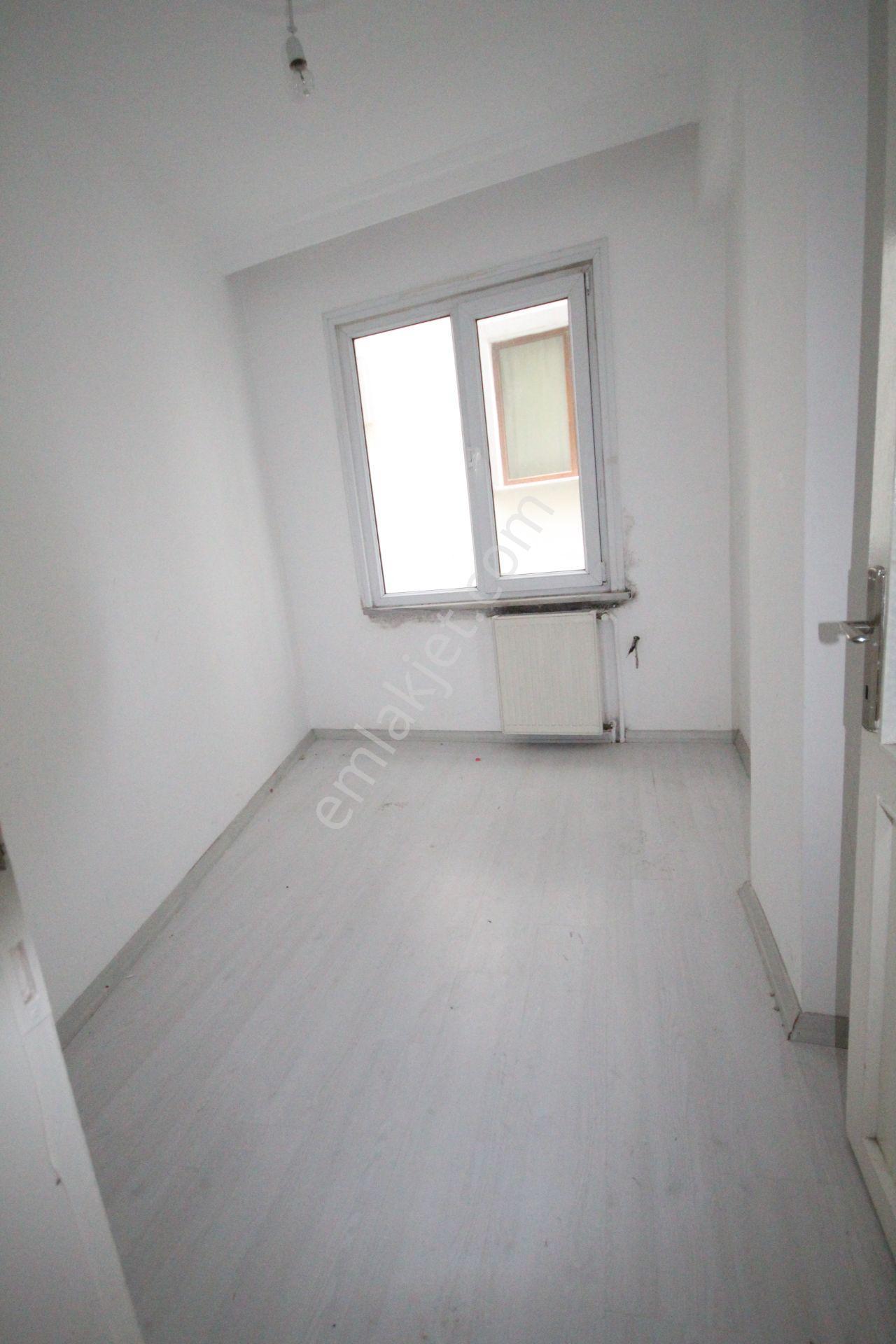 Old City'den 1999 Yapımı Emek Cd.3+1 1.kat 110m2 Güney Köşe Kiracılı... - Görsel 13