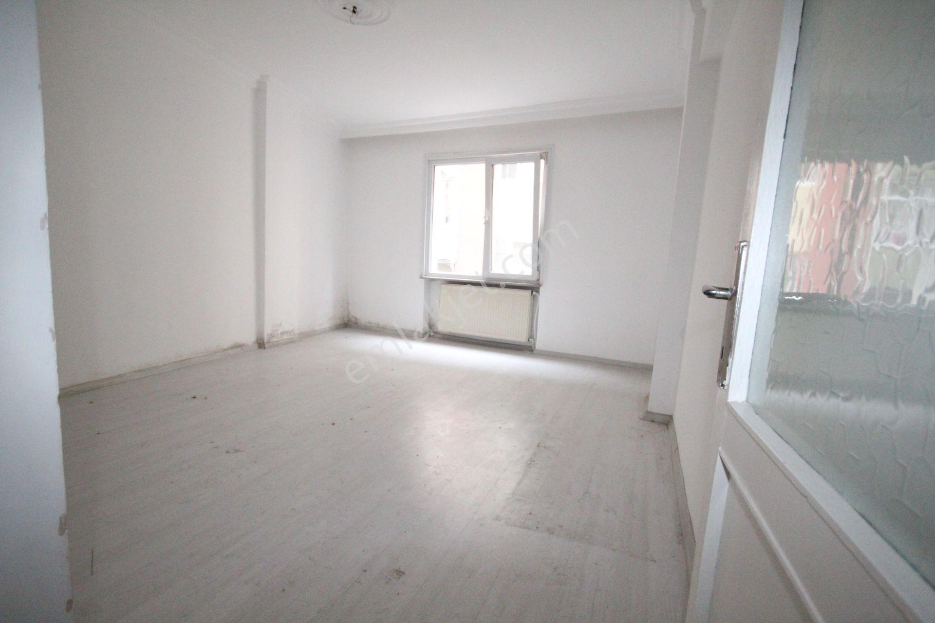 Old City'den 1999 Yapımı Emek Cd.3+1 1.kat 110m2 Güney Köşe Kiracılı... - Görsel 8