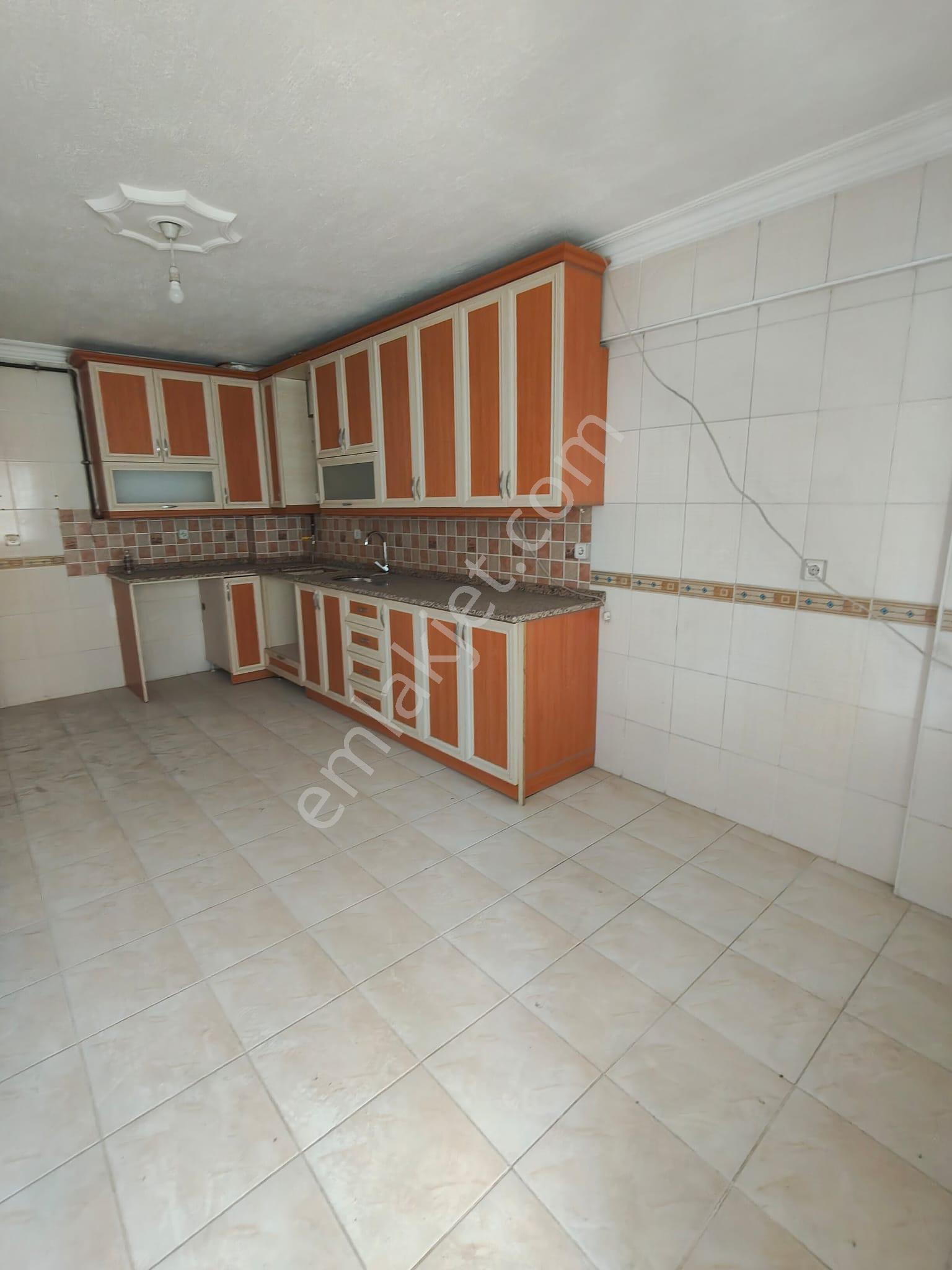 Menderes Turyap'tan Atatürk Cd. Üzeri 3+1 Kiralık Daire - Görsel 4