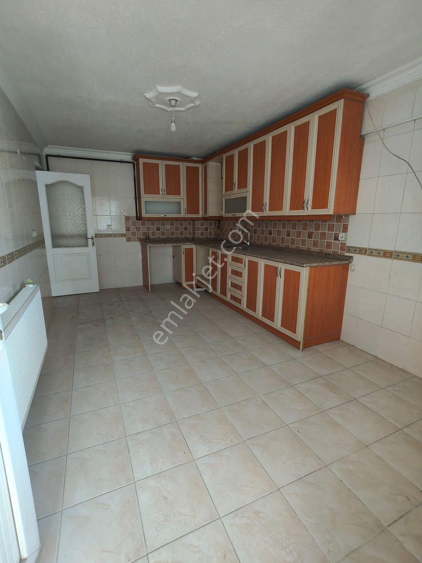 Menderes Turyap'tan Atatürk Cd. Üzeri 3+1 Kiralık Daire - Görsel 2