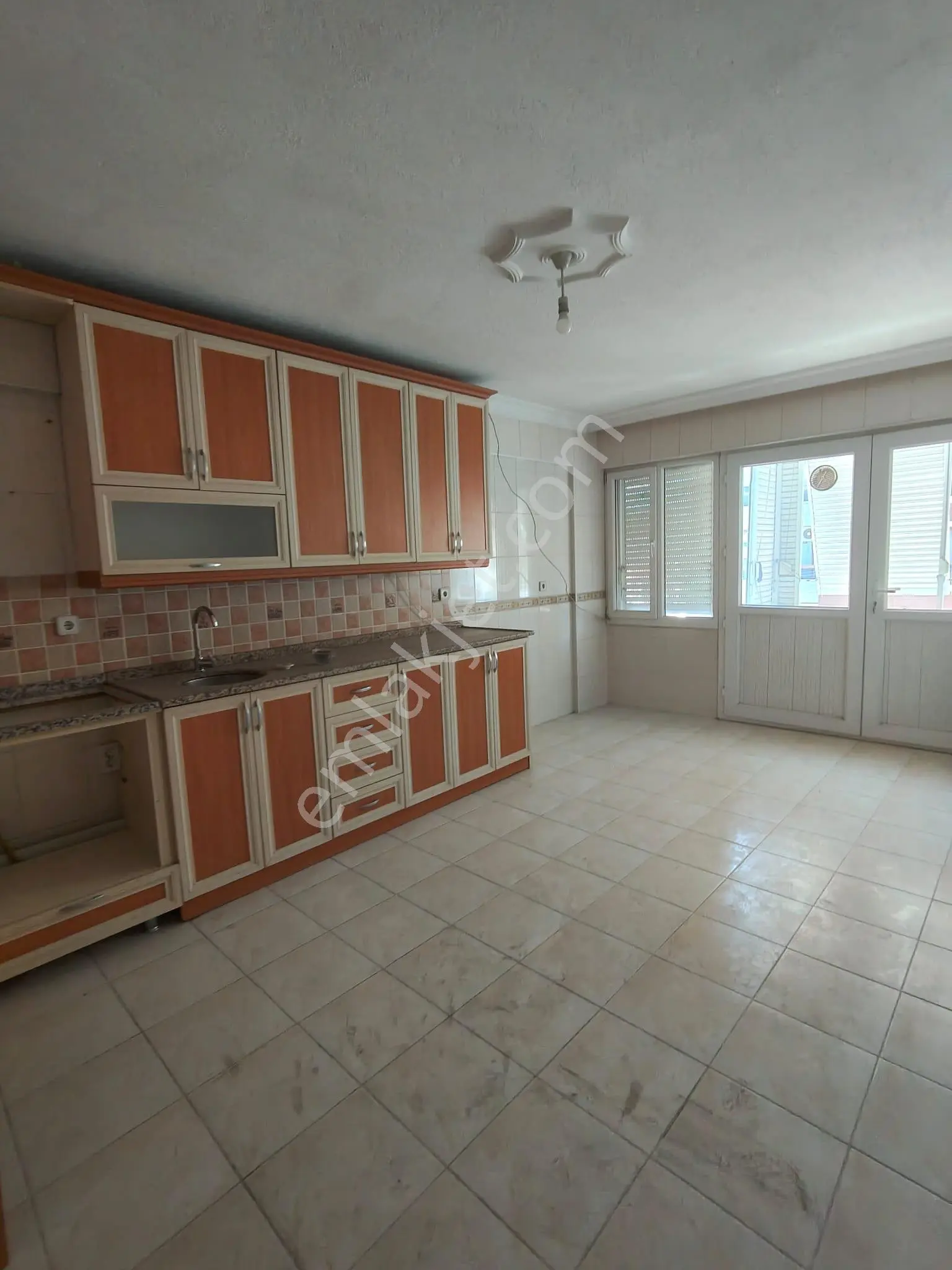Menderes Turyap'tan Atatürk Cd. Üzeri 3+1 Kiralık Daire - Görsel 3