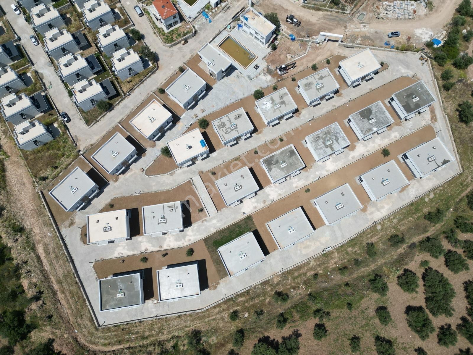 Gömeç Keremköy'de Havuzlu Sitede Satılık 3+1 Villa - Görsel 9