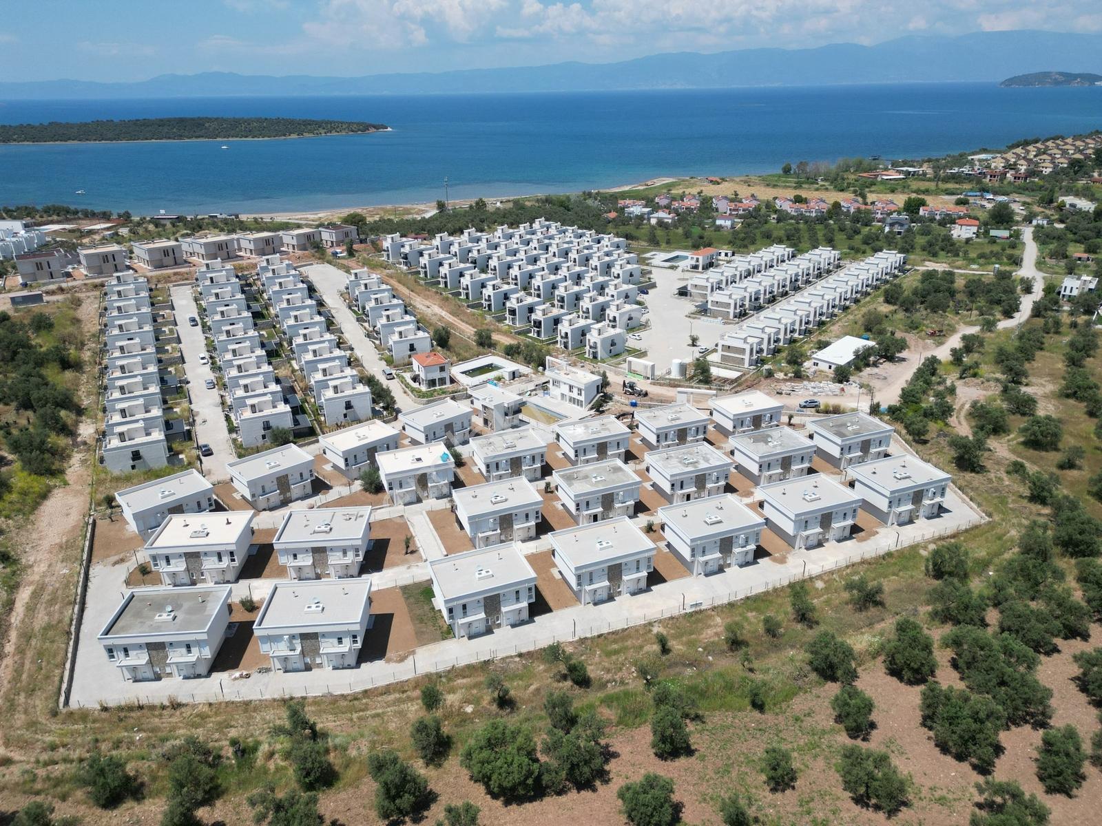 Gömeç Keremköy'de Havuzlu Sitede Satılık 3+1 Villa