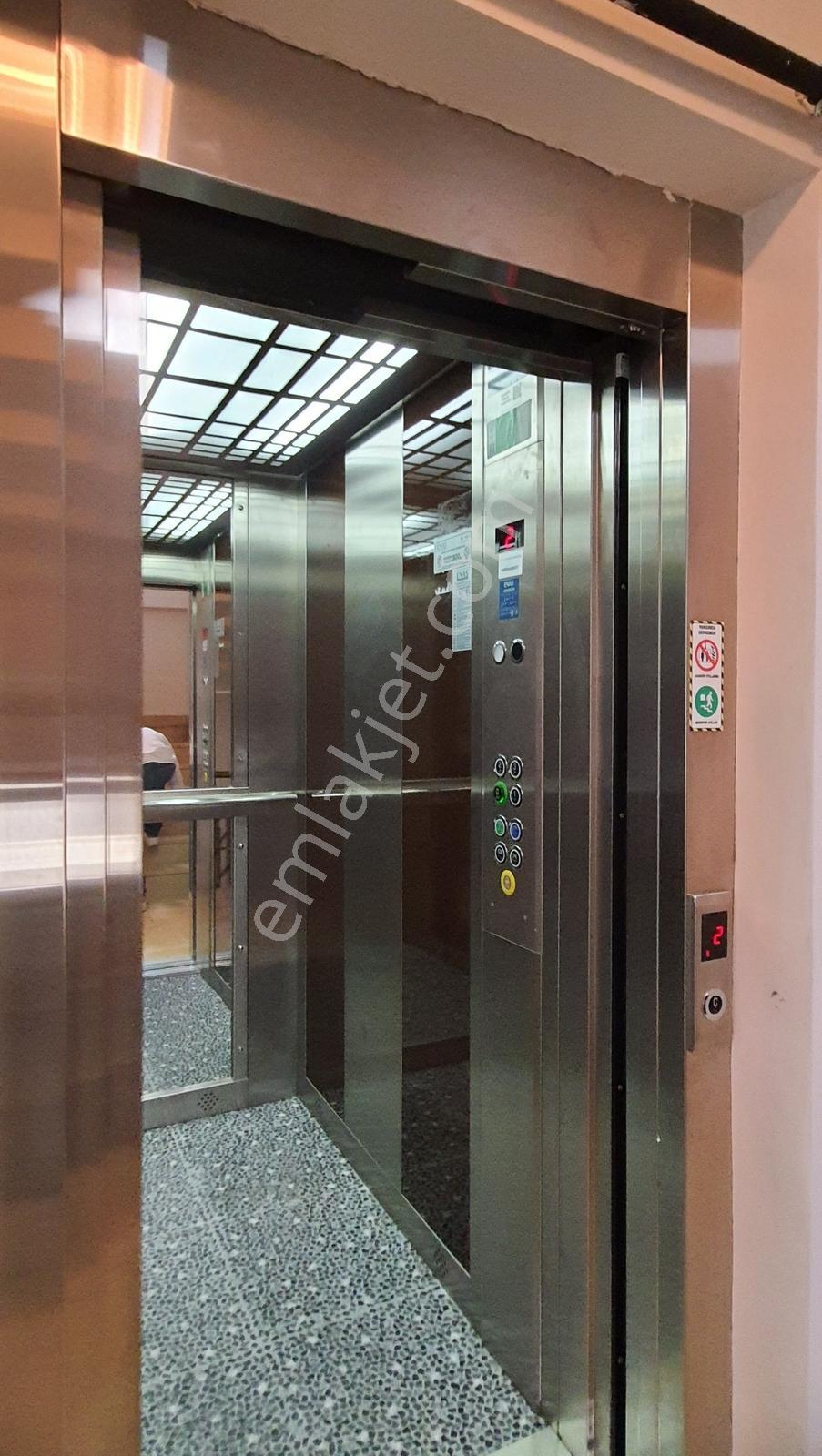 Yeditepe Kapısına 3dk - Tam Eşyalı - 2.kat, Balkonlu 55m² 1+1 - Görsel 13