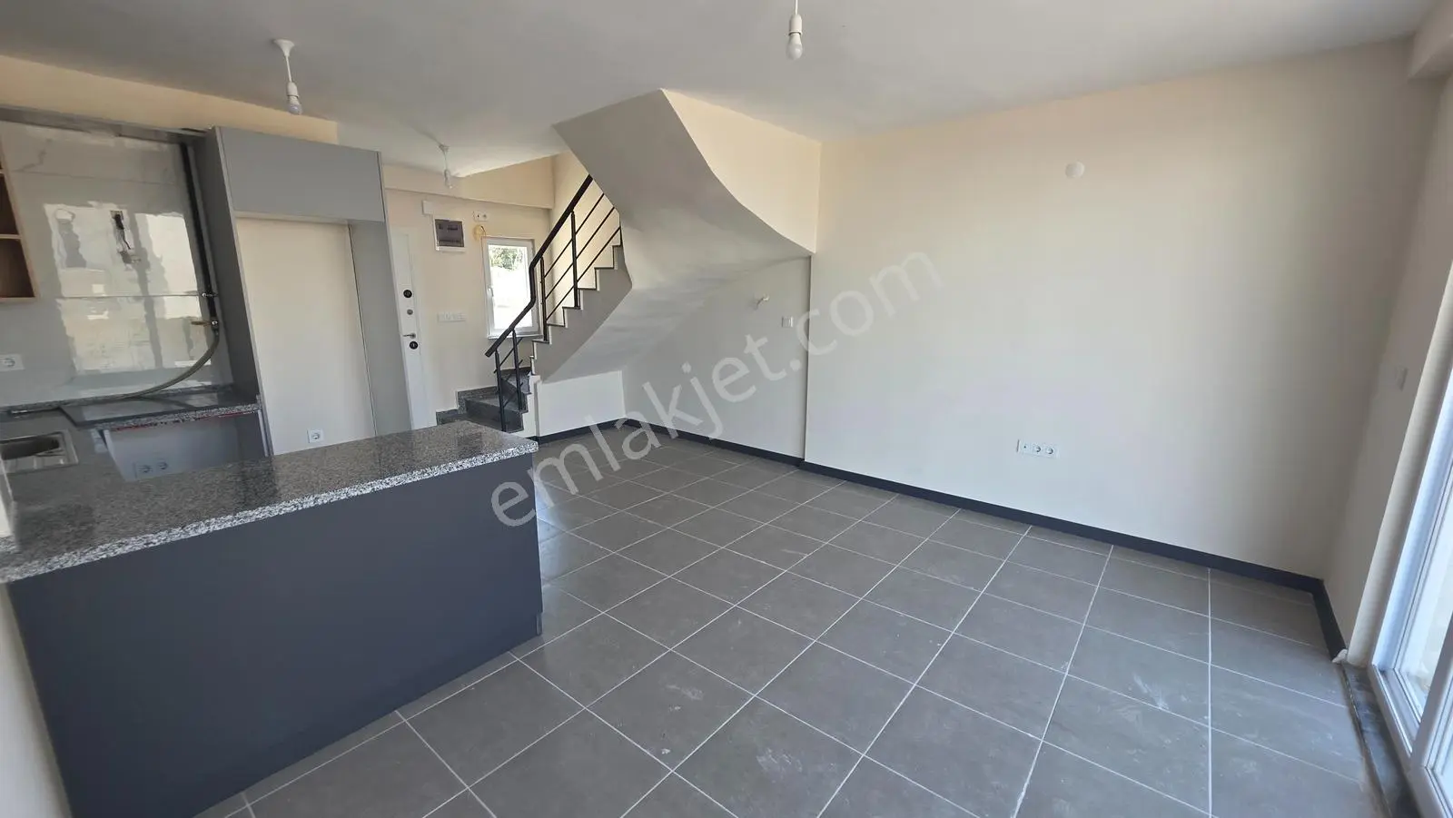 Gömeç Keremköy'de Doğalgazlı Havuzlu 3+1 Satılık Villa - Görsel 4