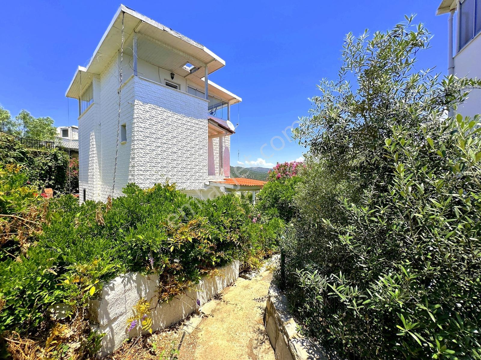 Kumsal Plajlı Sitede Tam Cephe Manzaralı Dayalı Döşeli Triplex - Görsel 6