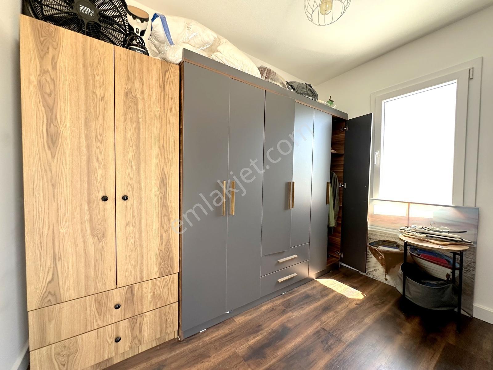 Kumsal Plajlı Sitede Tam Cephe Manzaralı Dayalı Döşeli Triplex - Görsel 19