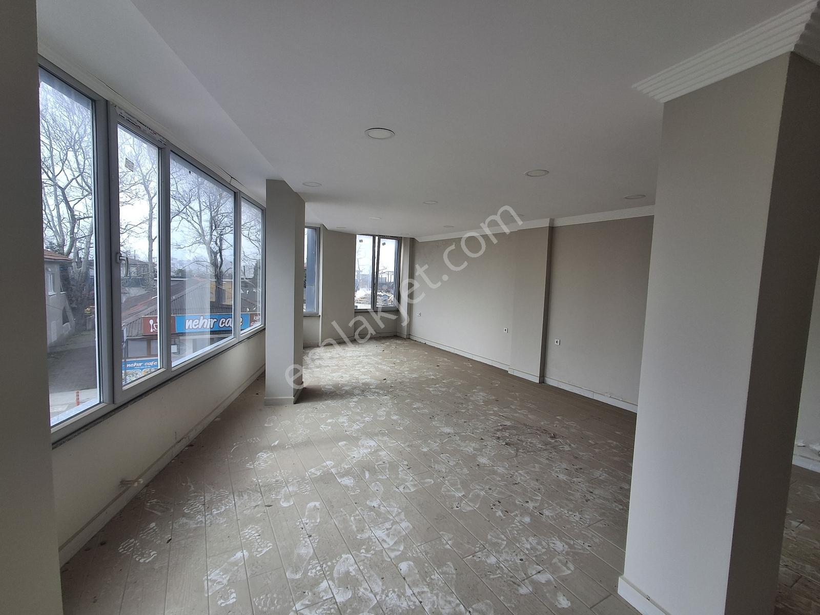 Karasu Yeni Mahalle Cadde Üzeri Kiralık 2 Katlı 140m Dükkân. - Görsel 24