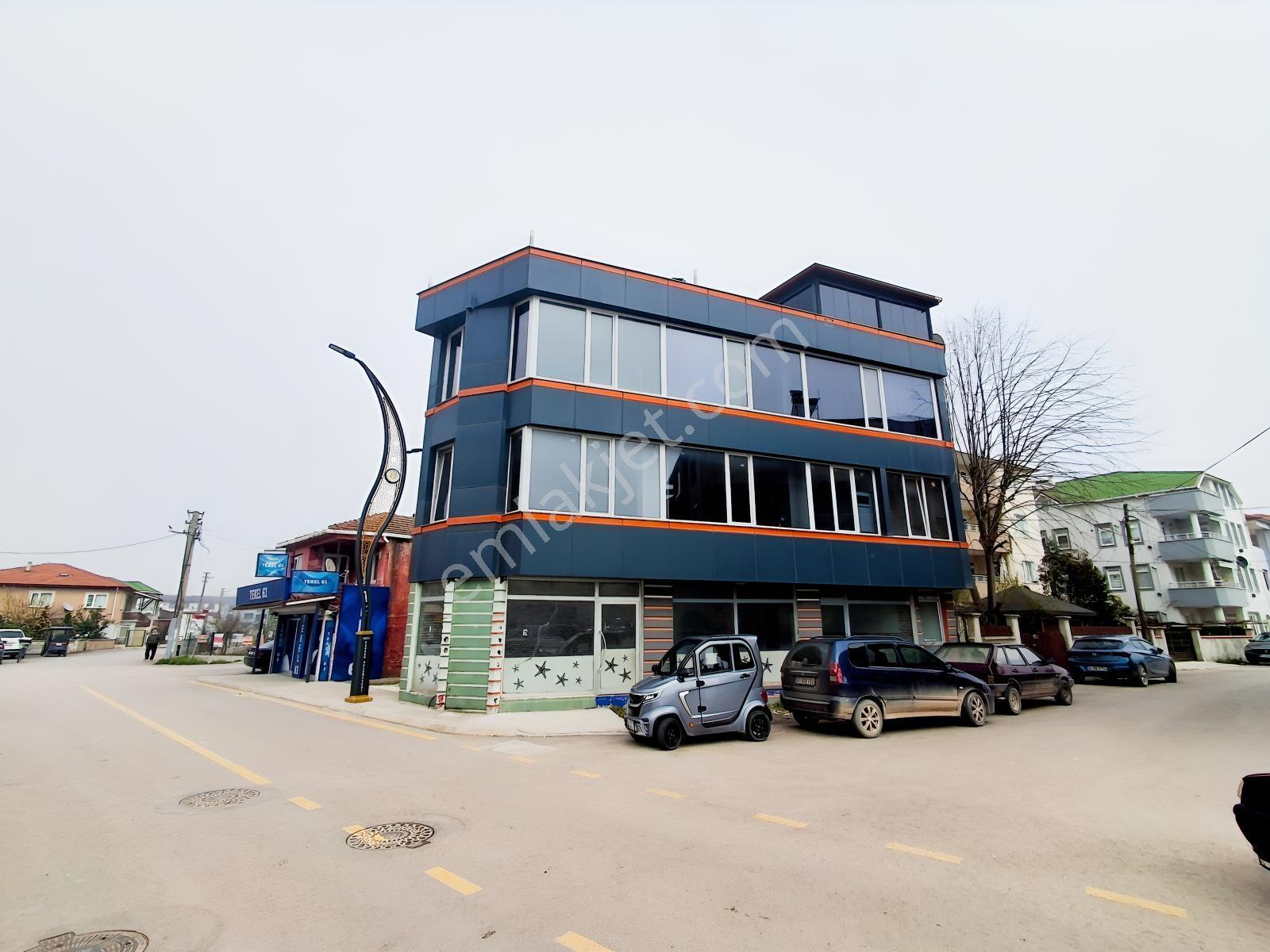 Karasu Yeni Mahalle Cadde Üzeri Kiralık 2 Katlı 140m Dükkân.