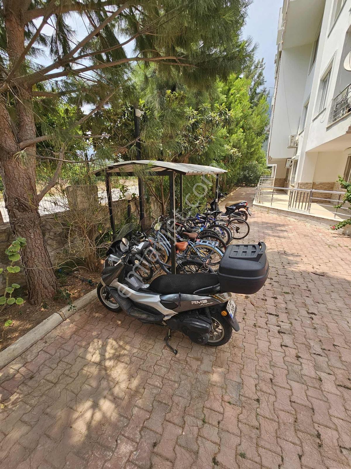A K Mutludan Sarısuda Havuzlu Sitede Eşyasız 1+1 Ara Kat Daire - Görsel 11
