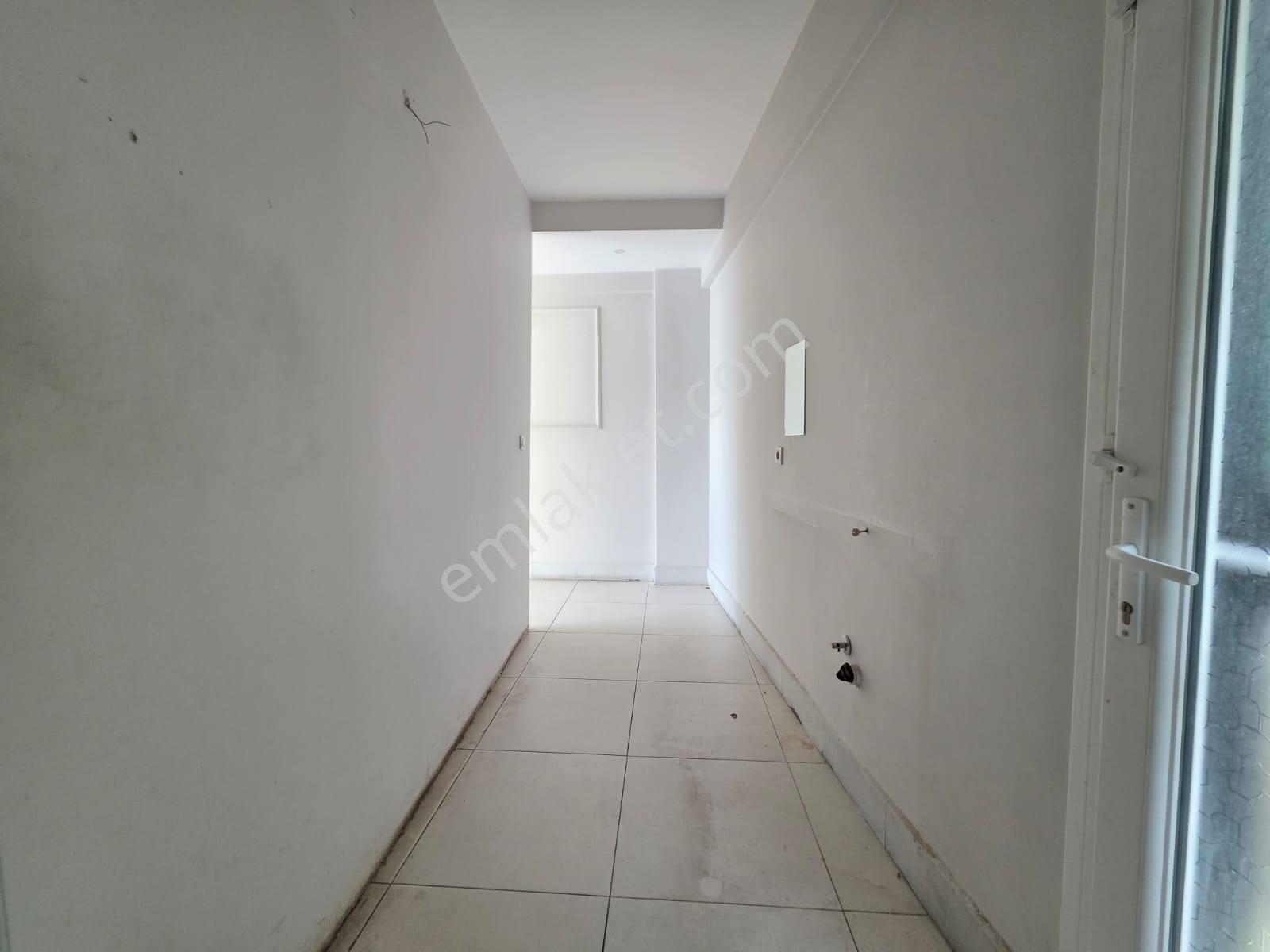 Barış Caddesinde Hareketli Lokasyonda Kiralık Dükkan - Görsel 11