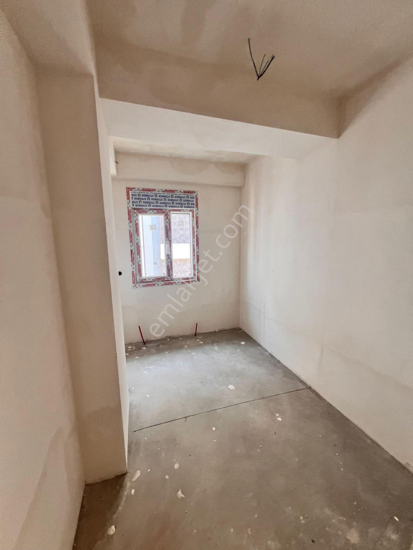 Kaçmaz'dan Küçükyalı'da Cadde Üzeri Ön Köşe Cepheli 2+1 - Görsel 9
