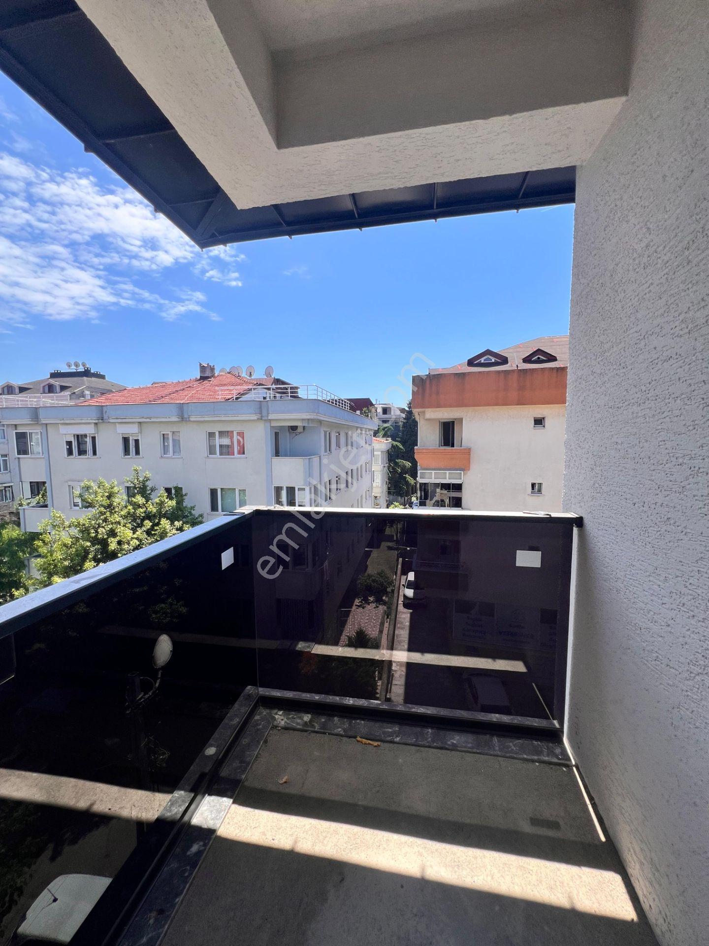 Kaçmaz'dan Küçükyalı'da Cadde Üzeri Ön Köşe Cepheli 2+1 - Görsel 16