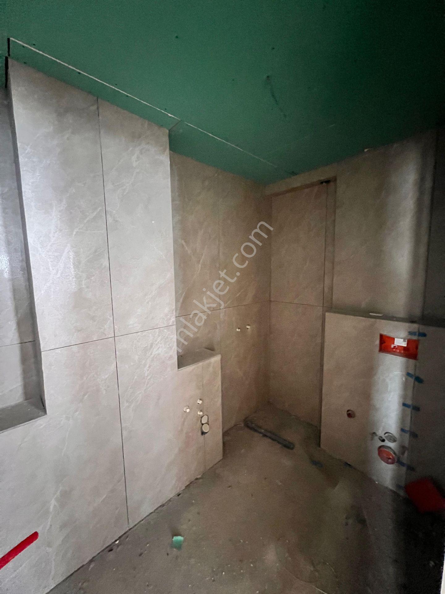 Kaçmaz'dan Küçükyalı'da Cadde Üzeri Ön Köşe Cepheli 2+1 - Görsel 11