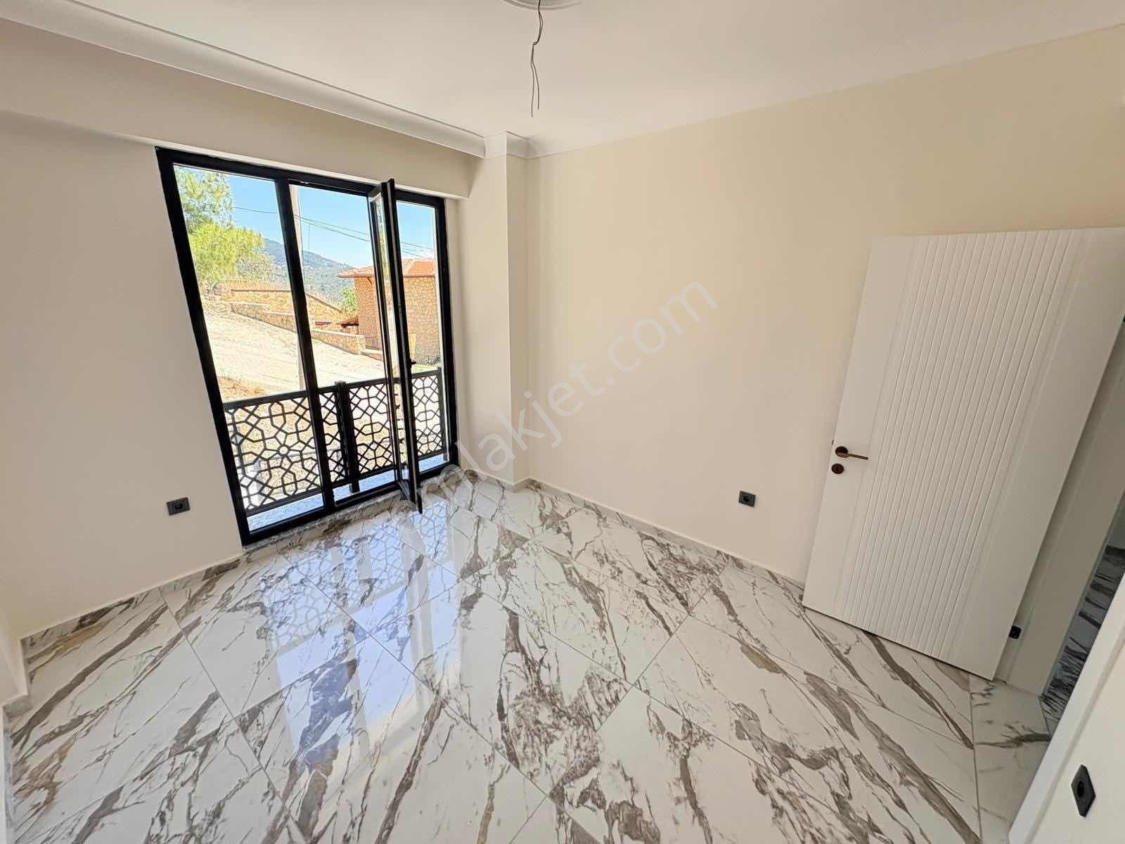 Avcı'dan Narlı'da 6+1 Dağ Ve Deniz Manzaralı Villa - Görsel 15