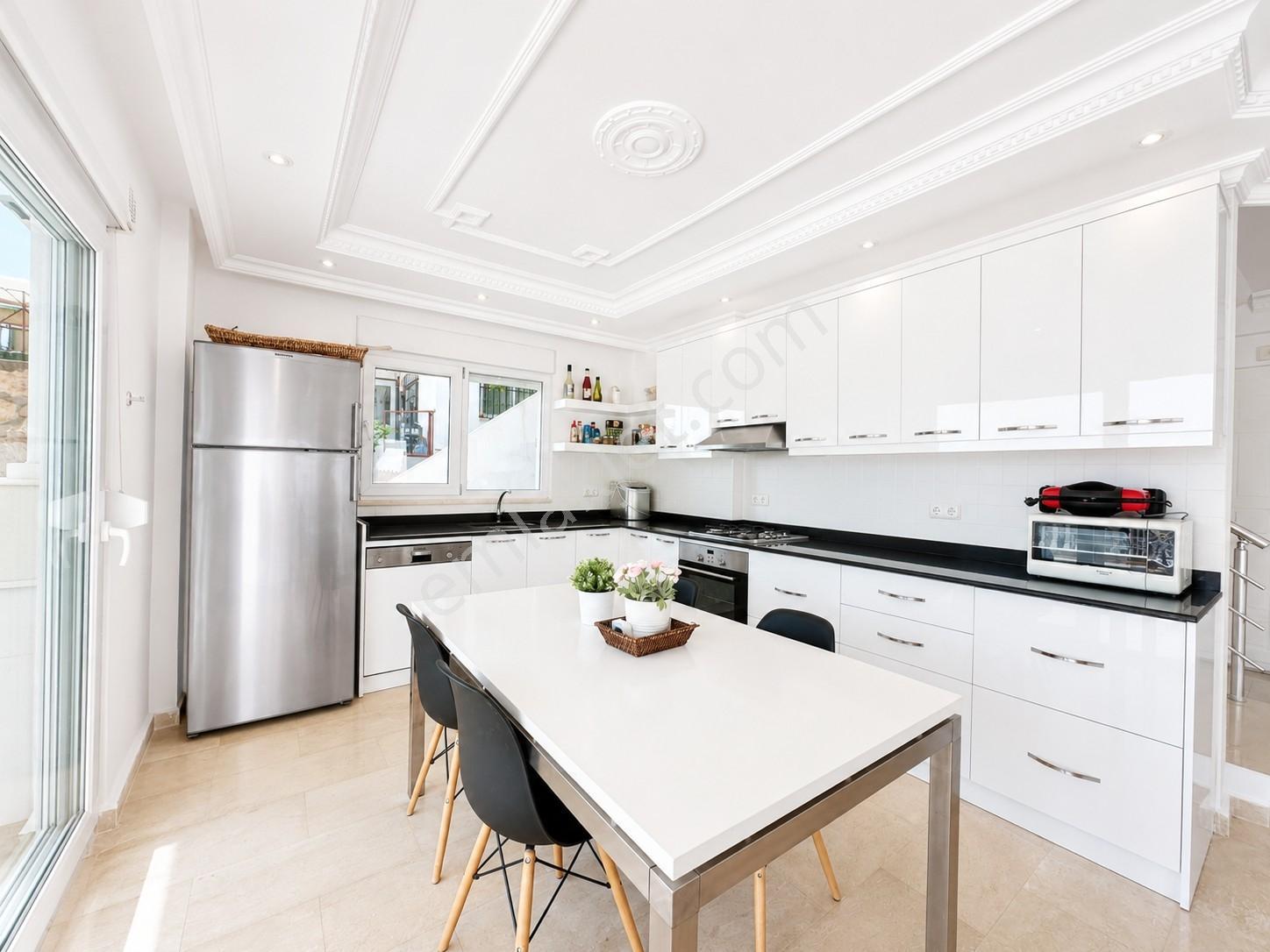 Alanya Tepe 3+1 250m2 Havuz,eşya,şehir Manzaralı,geniş Terasssss - Görsel 32