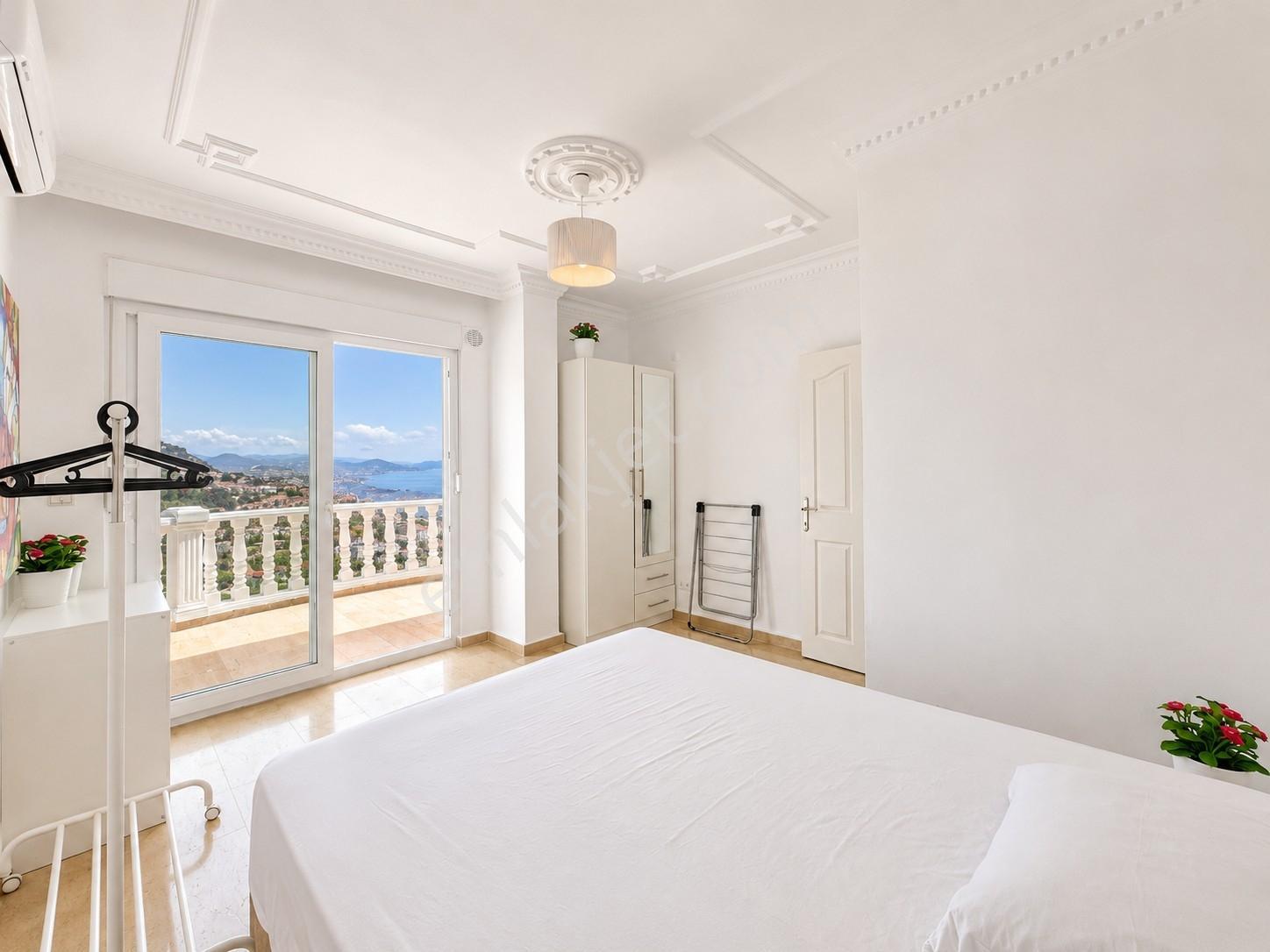 Alanya Tepe 3+1 250m2 Havuz,eşya,şehir Manzaralı,geniş Terasssss - Görsel 8