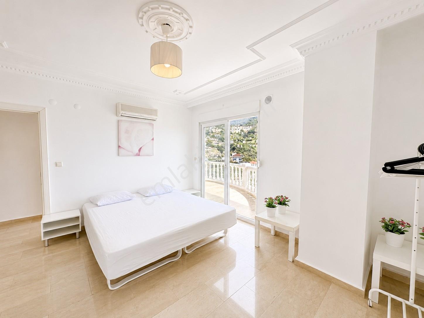 Alanya Tepe 3+1 250m2 Havuz,eşya,şehir Manzaralı,geniş Terasssss - Görsel 12