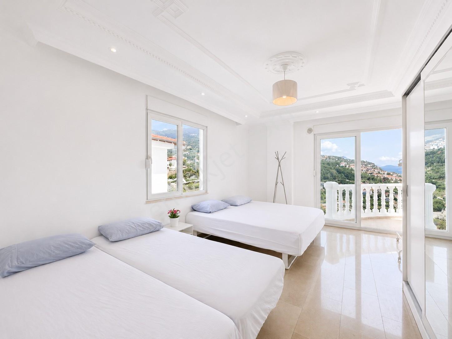 Alanya Tepe 3+1 250m2 Havuz,eşya,şehir Manzaralı,geniş Terasssss - Görsel 15