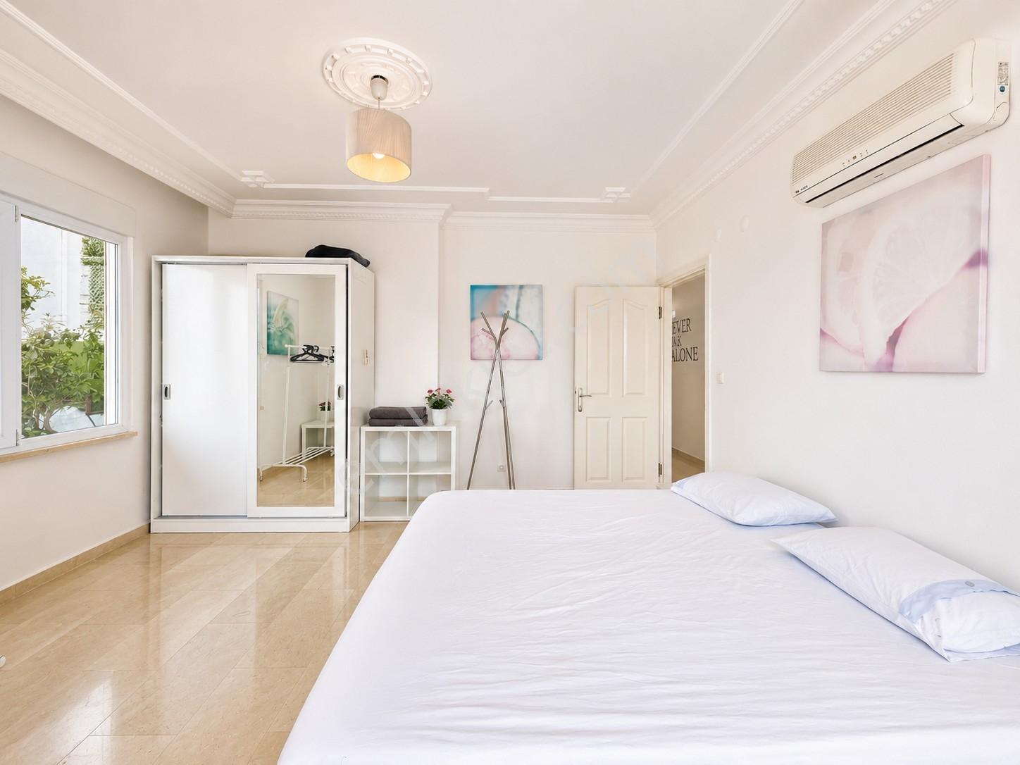 Alanya Tepe 3+1 250m2 Havuz,eşya,şehir Manzaralı,geniş Terasssss - Görsel 4