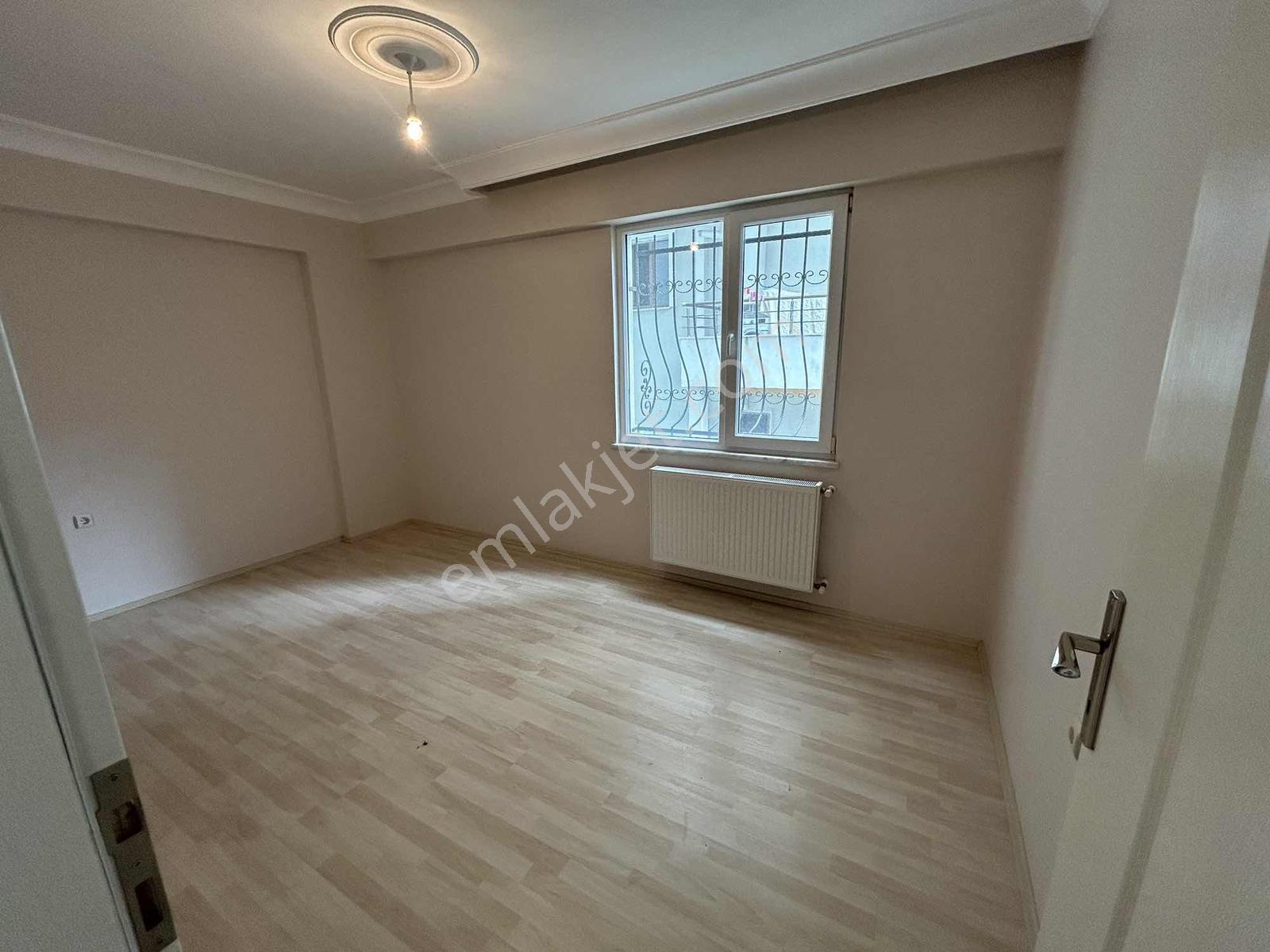 Esenevler'de !ara Kat Mükkemel Konumda !kiralık 2+1 Daire - Görsel 8