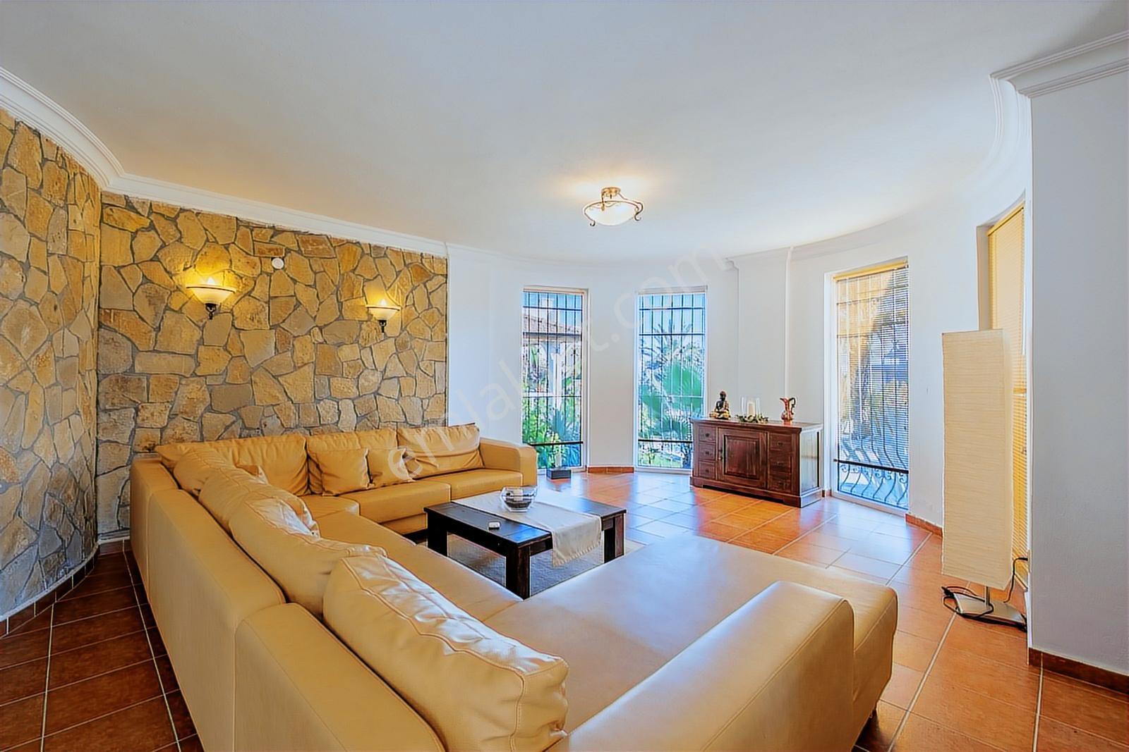 Alanya'da 2 Adet Müstakil Satılık Villa Arsa Olarak 1 Emsal - Görsel 33