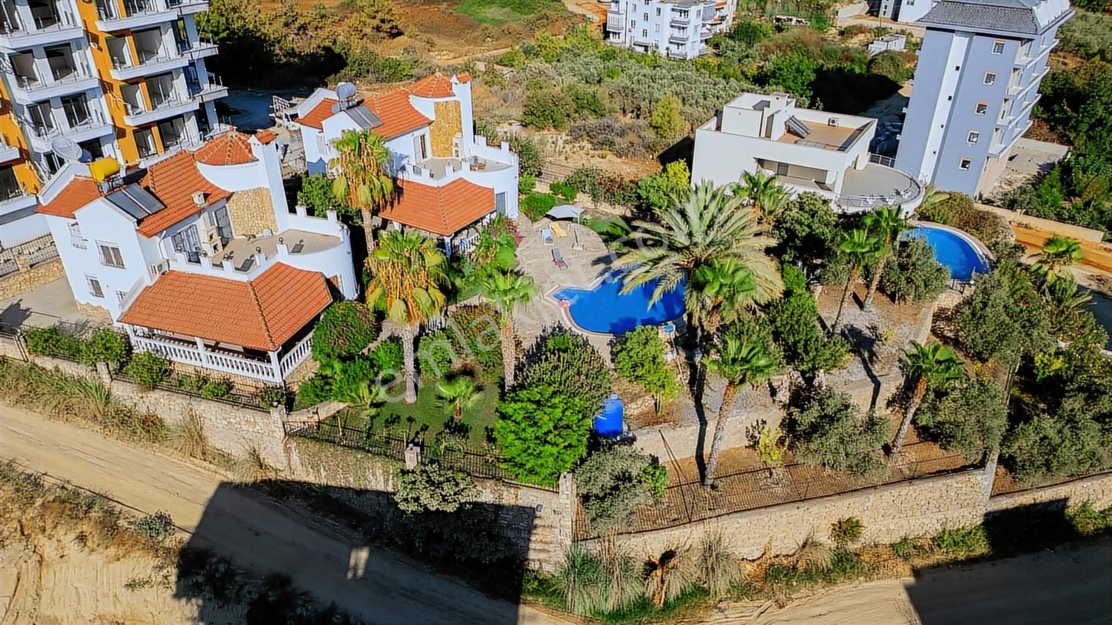 Alanya'da 2 Adet Müstakil Satılık Villa Arsa Olarak 1 Emsal