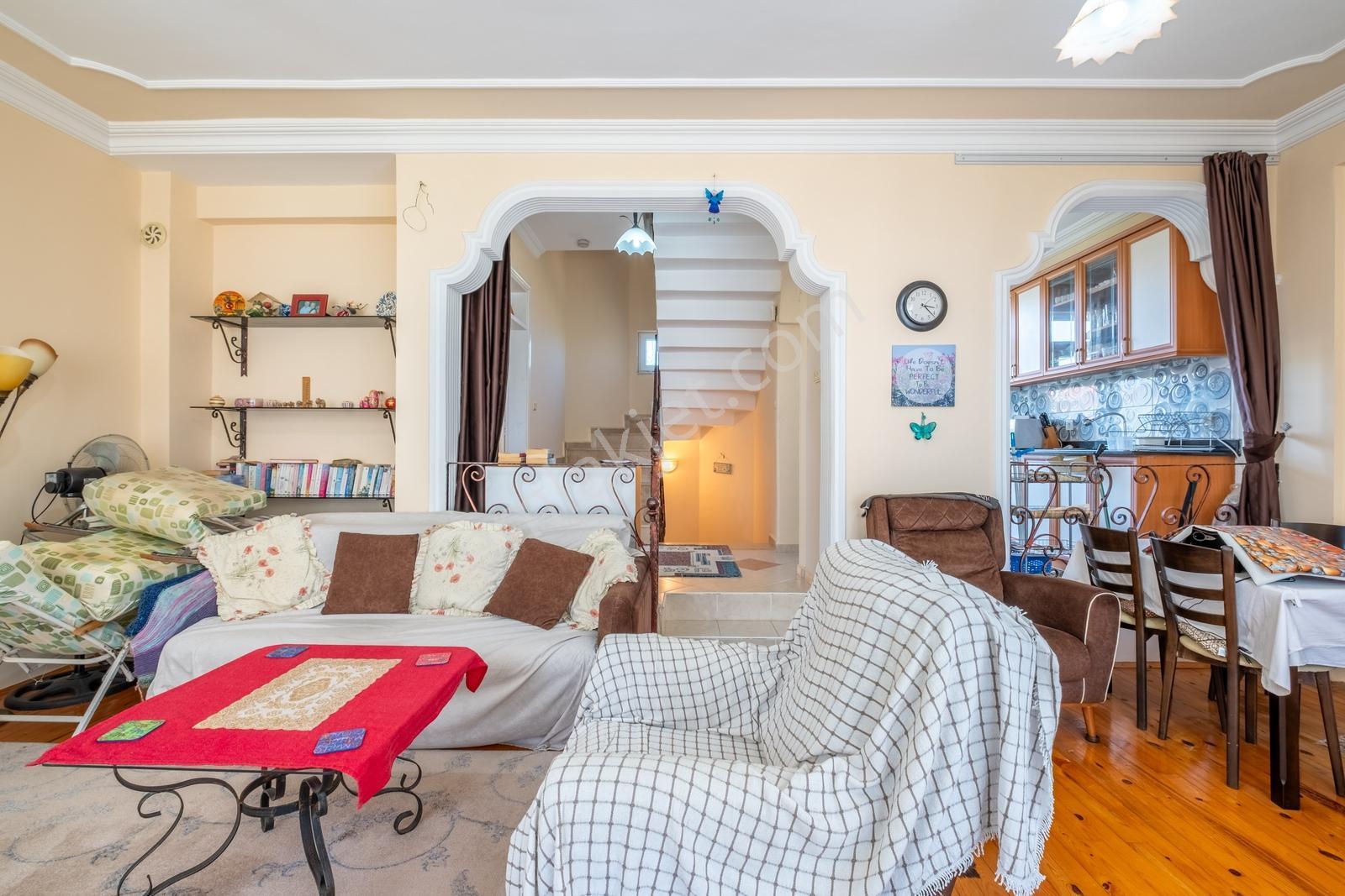 Payallarda Site İçinde Satılık 4+1 Eşyalı Tripleks Villa - Görsel 6