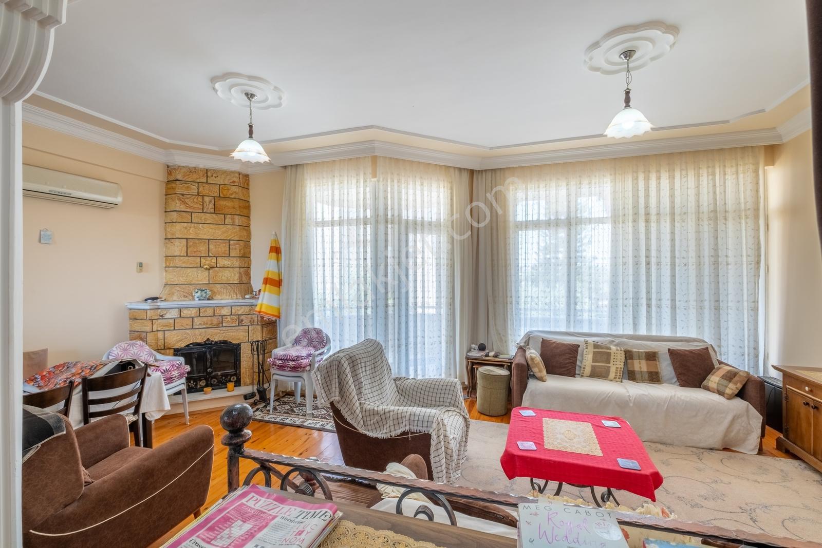 Payallarda Site İçinde Satılık 4+1 Eşyalı Tripleks Villa - Görsel 8