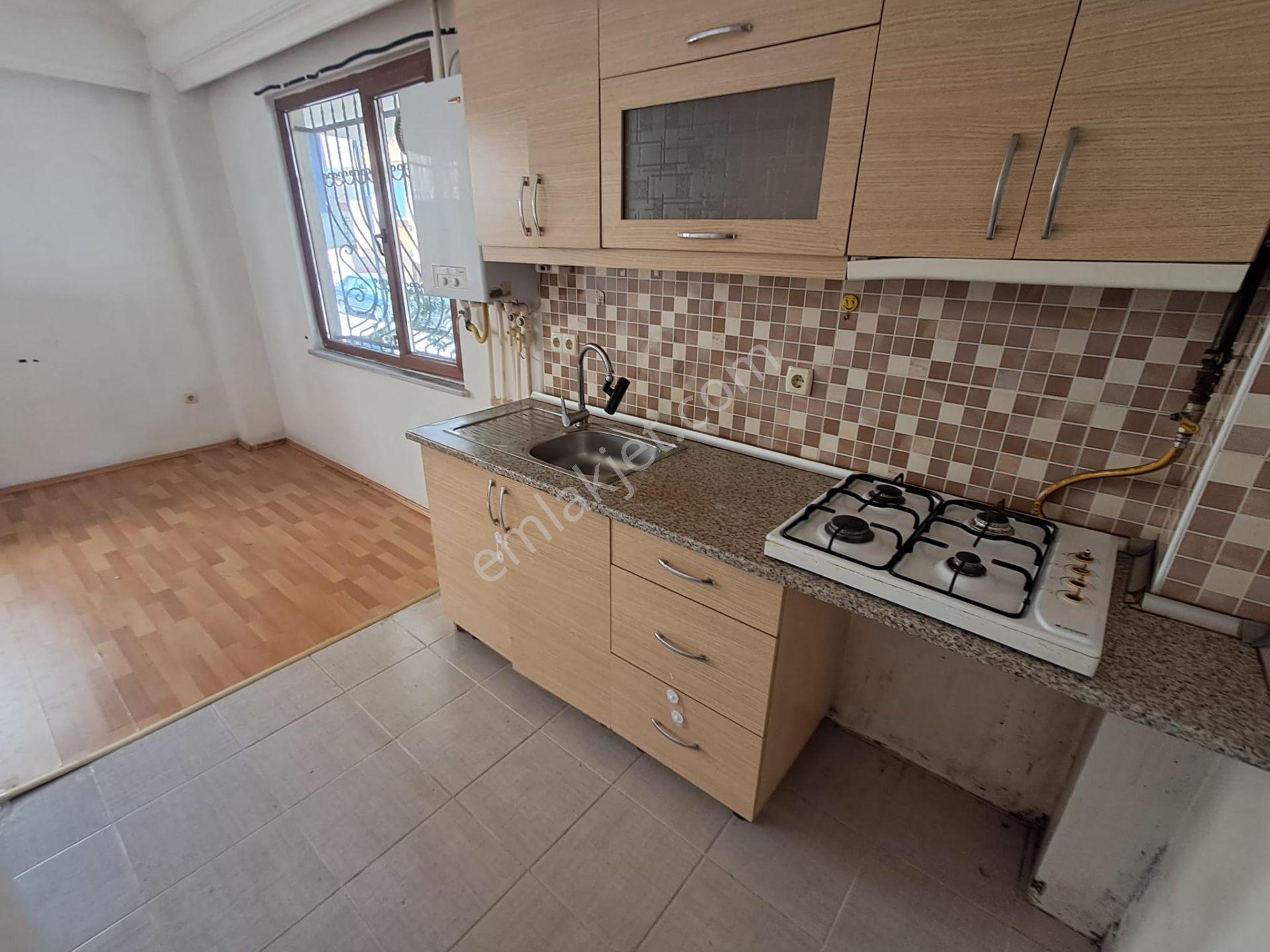 Ataşehir Kayışdağı Merkezde Balkonlu 75m2 2+1 Yüksek Giriş Daire - Görsel 4
