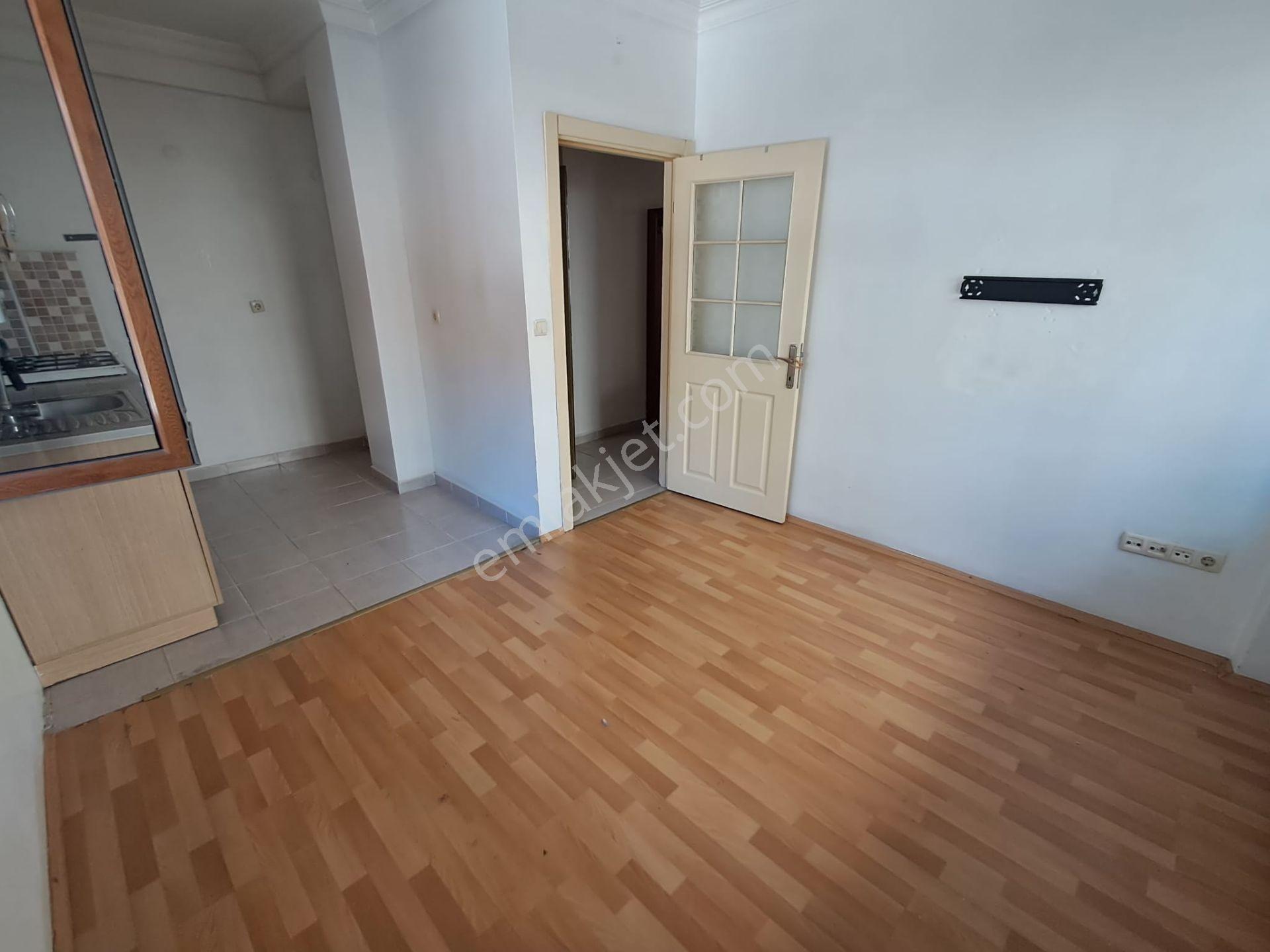 Ataşehir Kayışdağı Merkezde Balkonlu 75m2 2+1 Yüksek Giriş Daire - Görsel 3