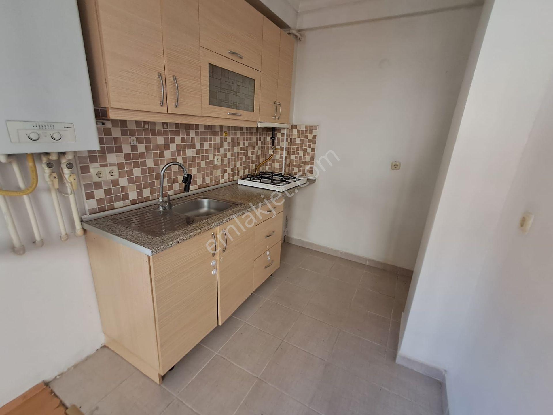 Ataşehir Kayışdağı Merkezde Balkonlu 75m2 2+1 Yüksek Giriş Daire - Görsel 7