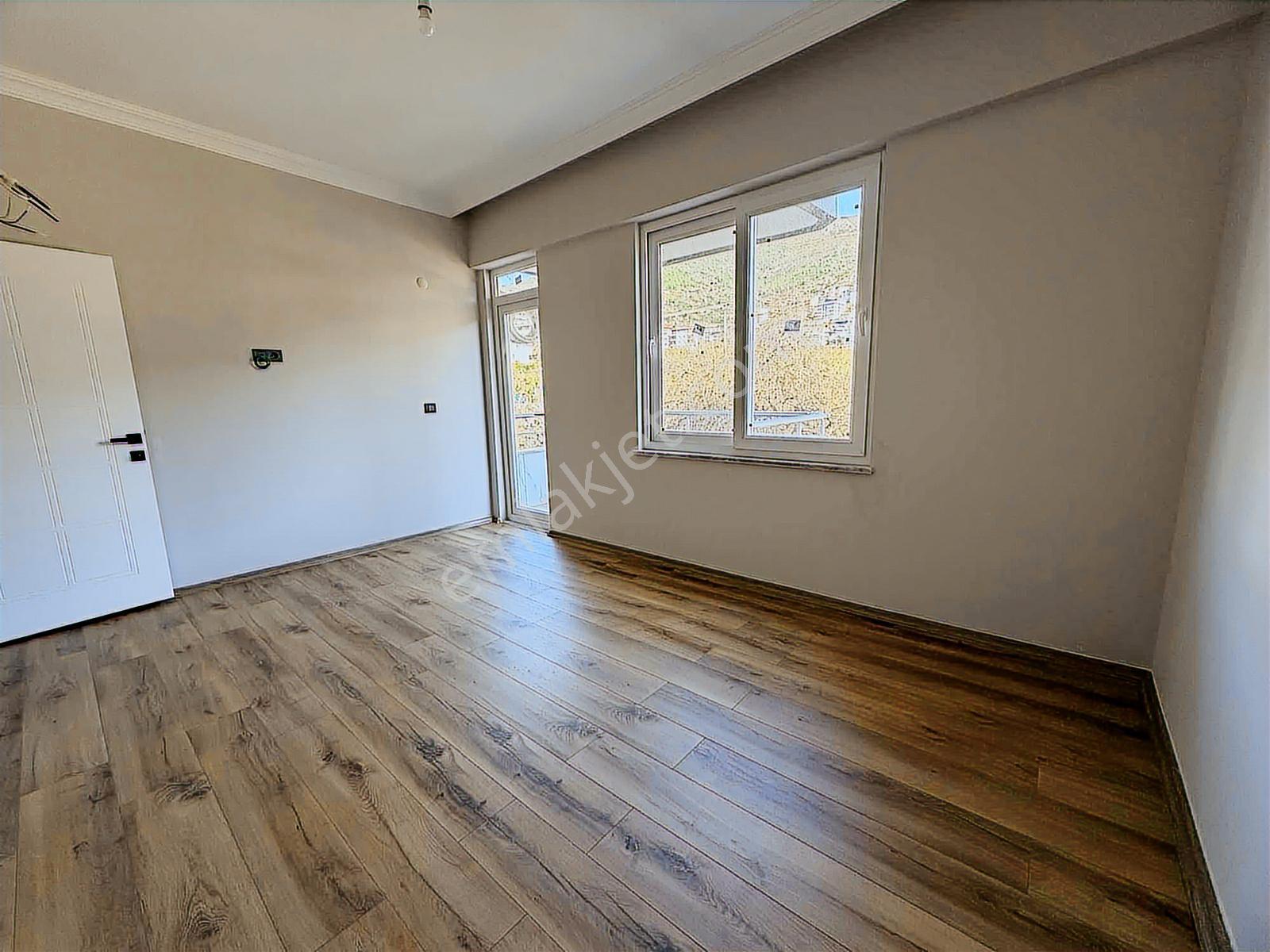 Dinekte Deniz Manzaralı Geniş 3+1 Kiralık Daire - Görsel 4