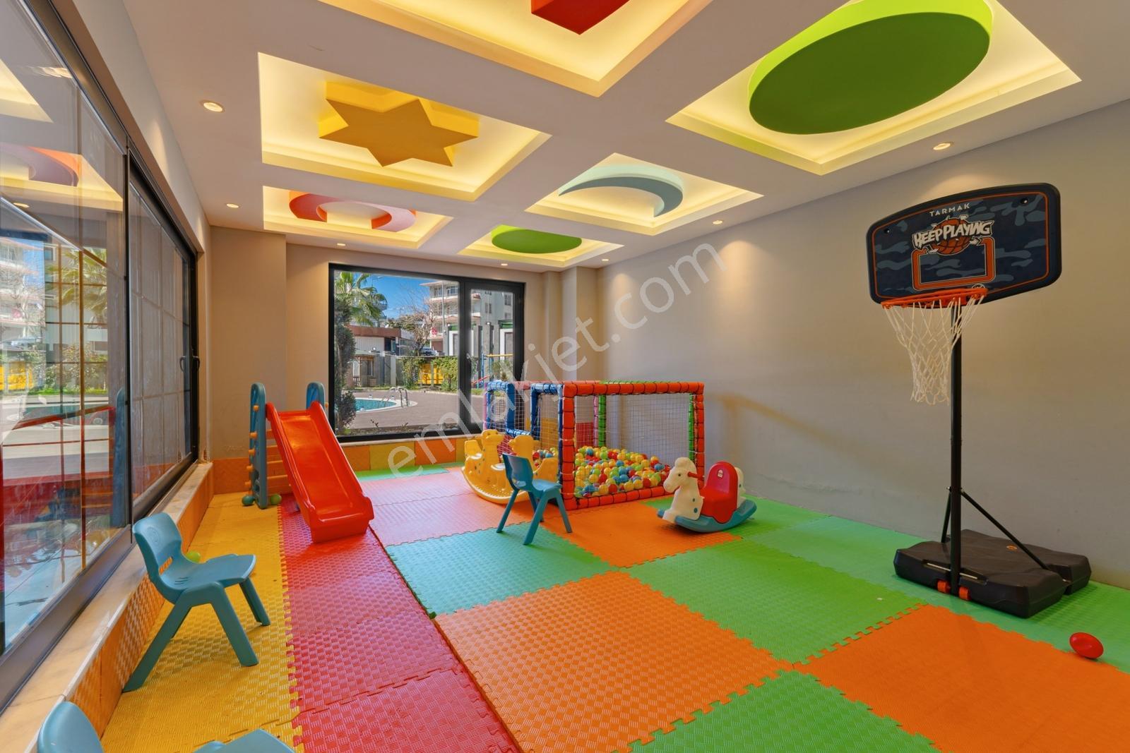Alanya Obada Salur Kent Sitesinde 300m² Lüks Eşyalı 5+1 Dubleks - Görsel 5