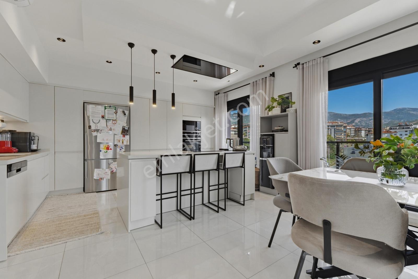 Alanya Obada Salur Kent Sitesinde 300m² Lüks Eşyalı 5+1 Dubleks - Görsel 25