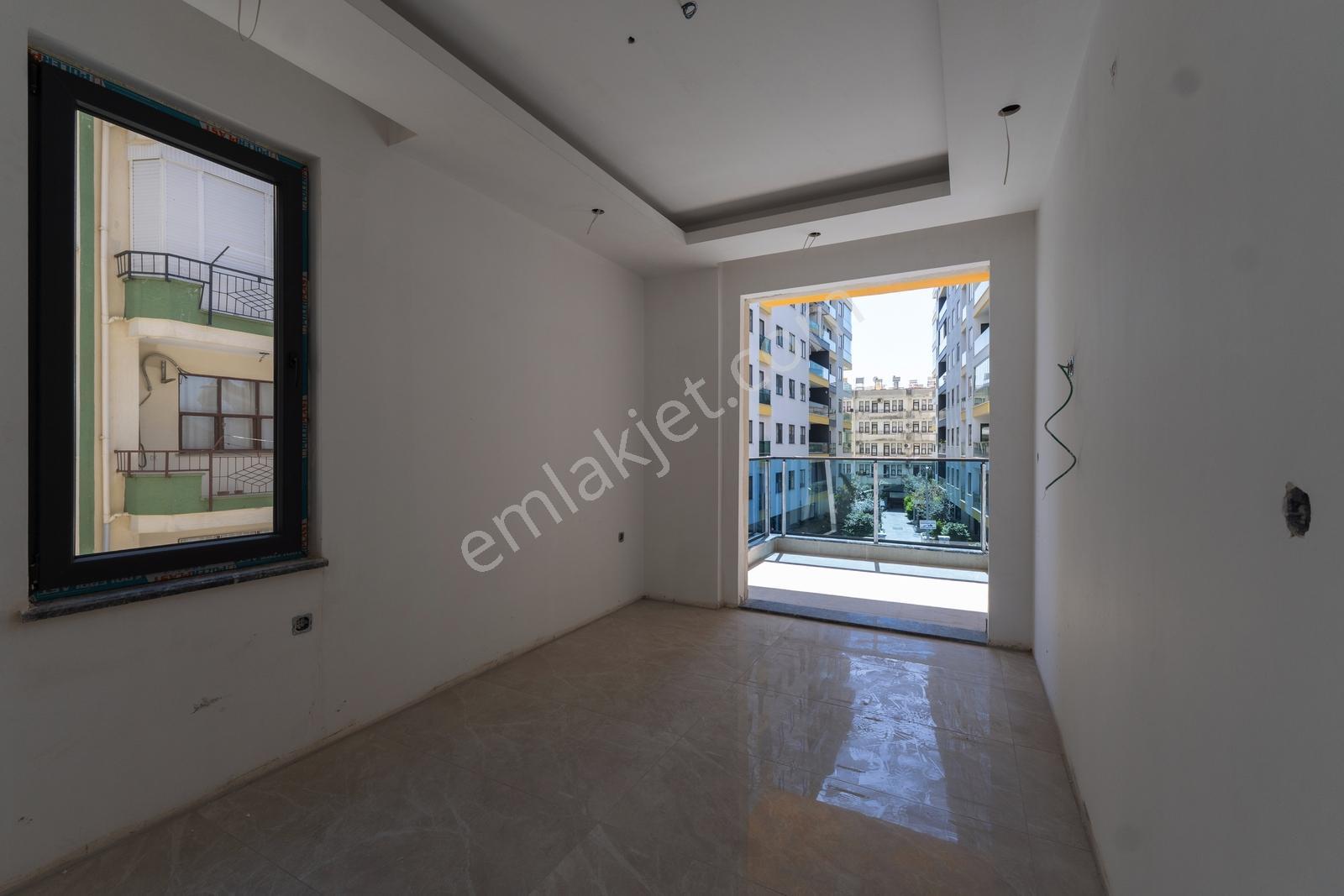 Alanya Merkezde Prestijli Projede Satılık 2+1 Lüks Daire