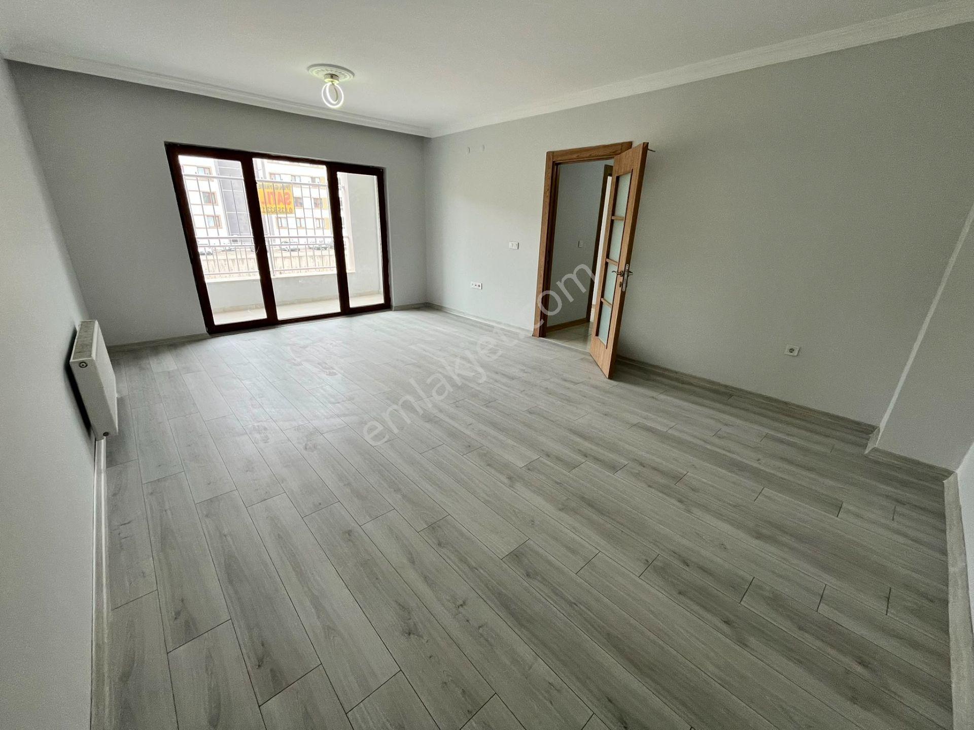 Akgedik Zeki Emlak'tan 1. Etap Çarşıda Satılık 2+1 Geniş Daire