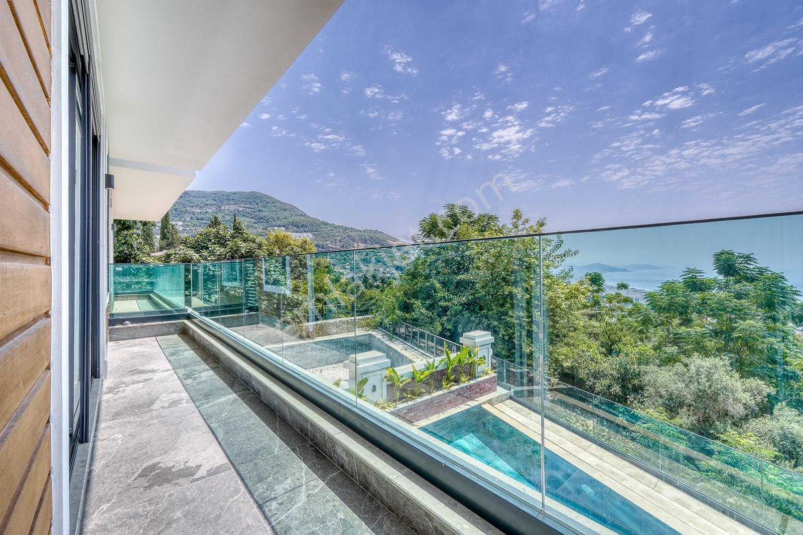 Alanya Tepe'de Sıfır Eşyalı Ultra Lüks 5+2 Villa - Görsel 30