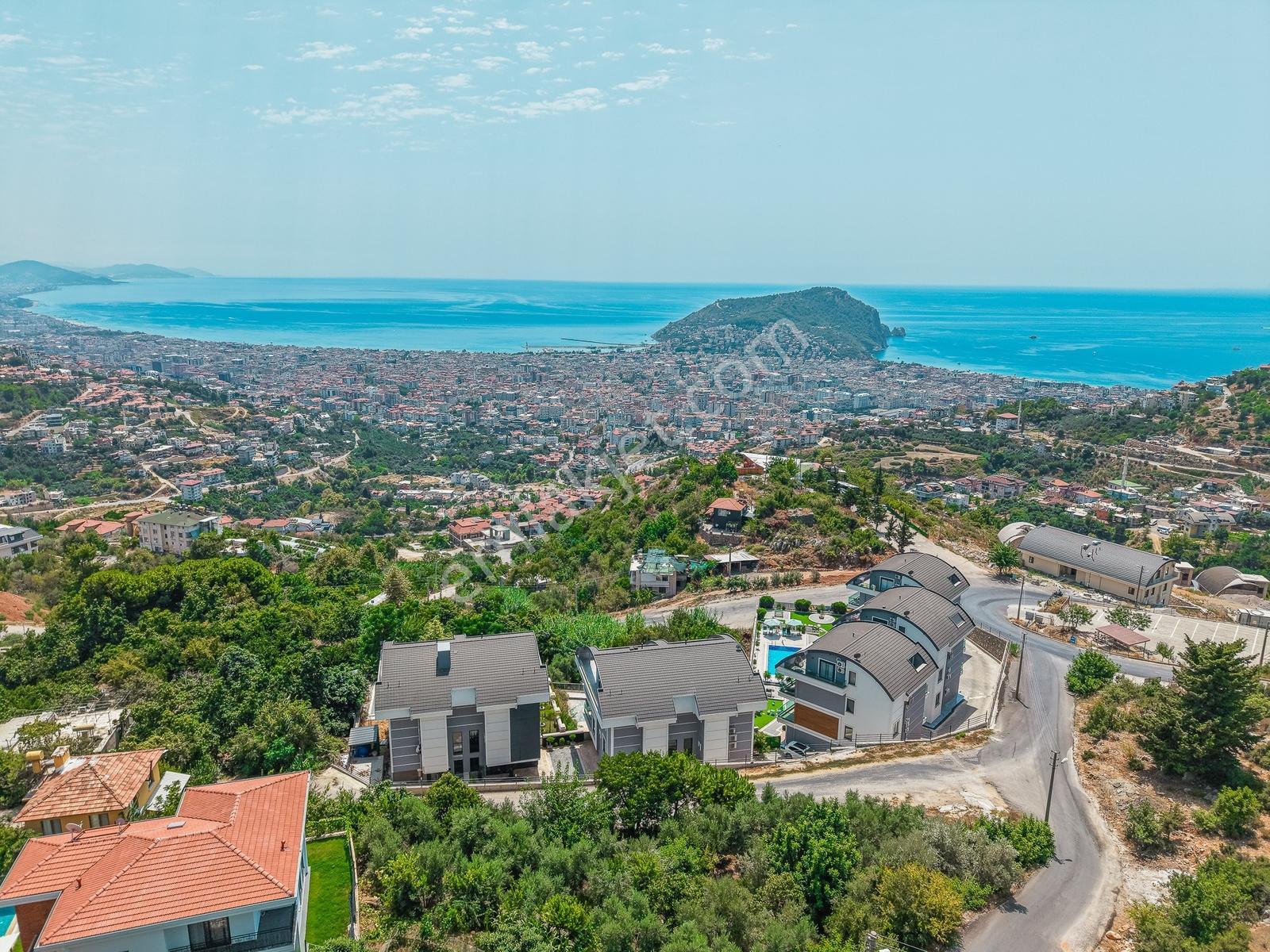 Alanya Tepe'de Sıfır Eşyalı Ultra Lüks 5+2 Villa - Görsel 29