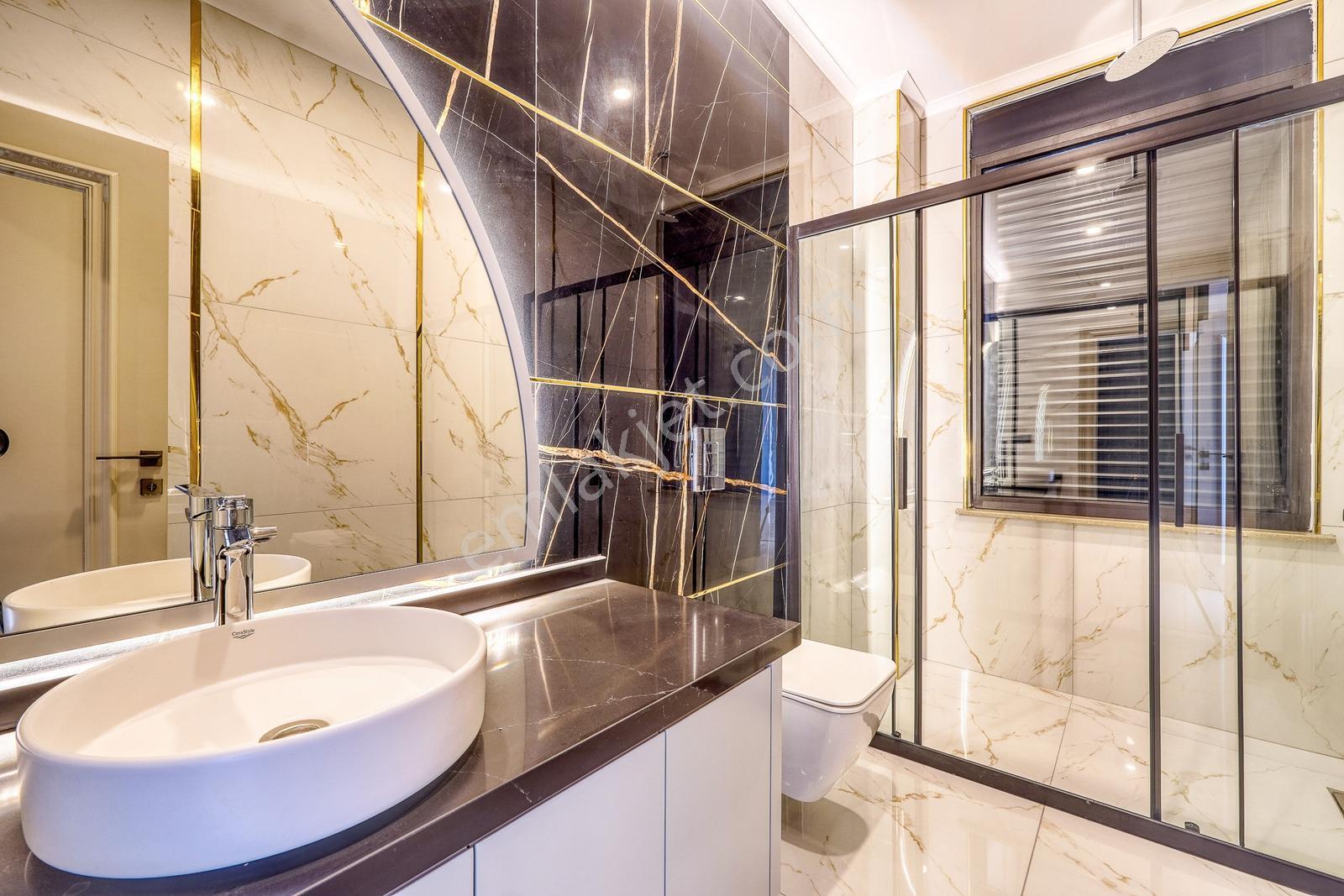 Alanya Tepe'de Sıfır Eşyalı Ultra Lüks 5+2 Villa - Görsel 28