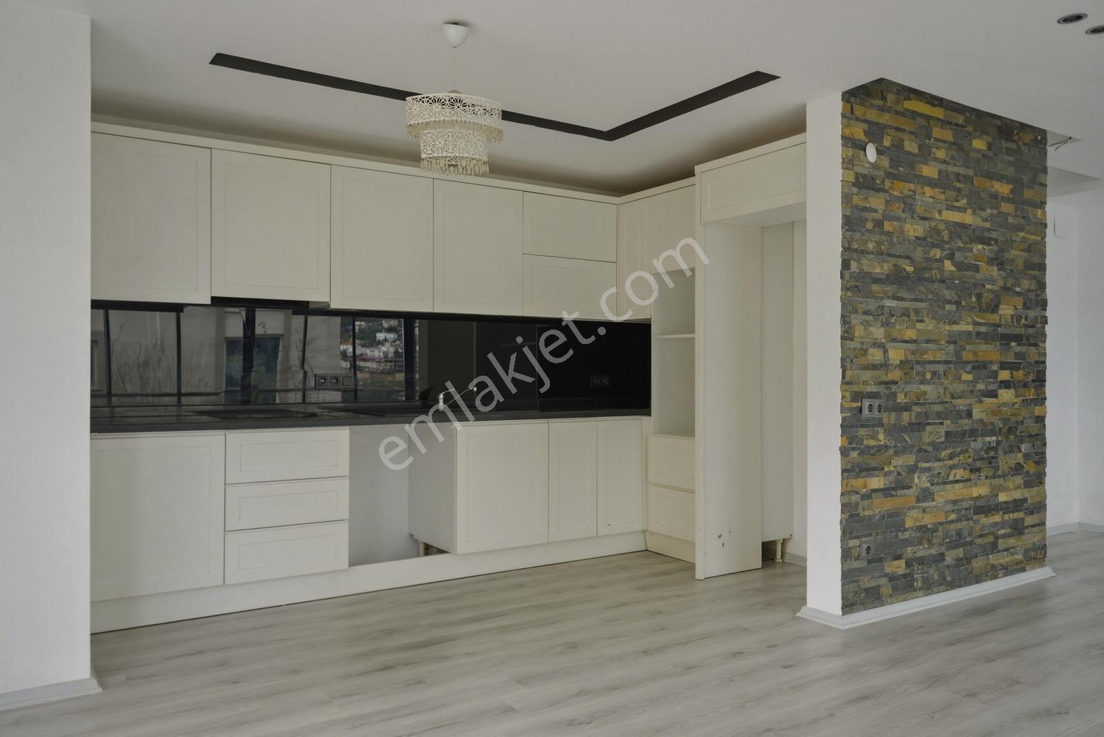 Su Gözü Mahallesi 3+1 Site İçinde Müstakil Villa İkamete Uygun - Görsel 31