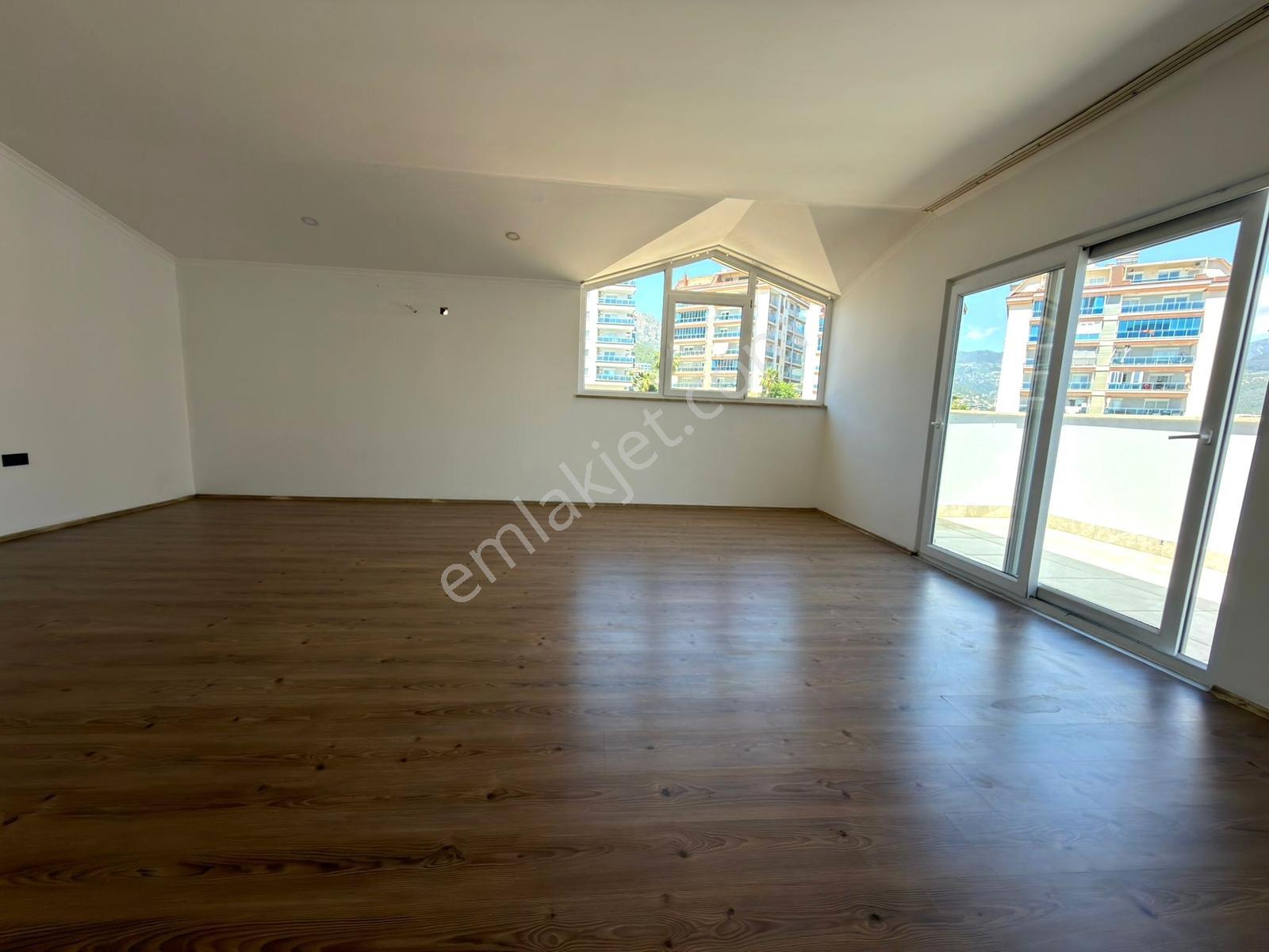 Alanya Çıplaklıda 4+1 Ayrı Mutfaklı Kiralık Daire - Görsel 9