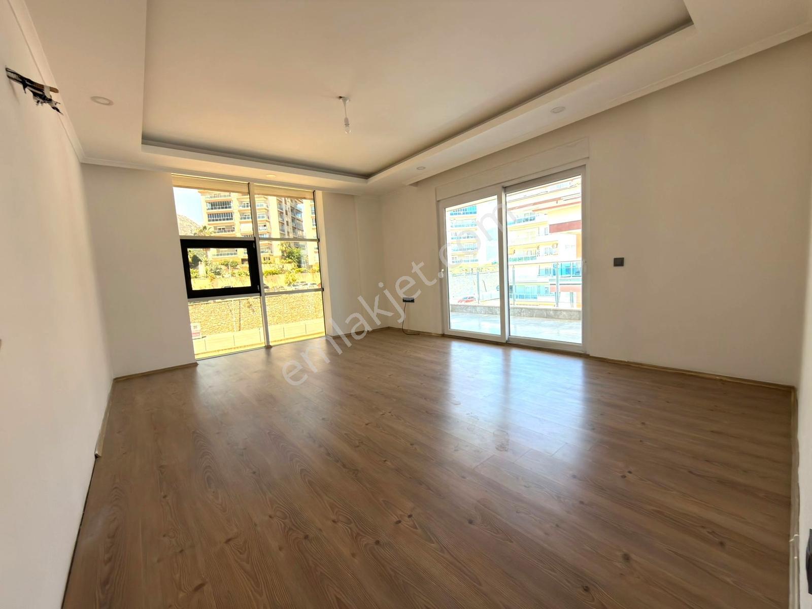 Alanya Çıplaklıda 4+1 Ayrı Mutfaklı Kiralık Daire