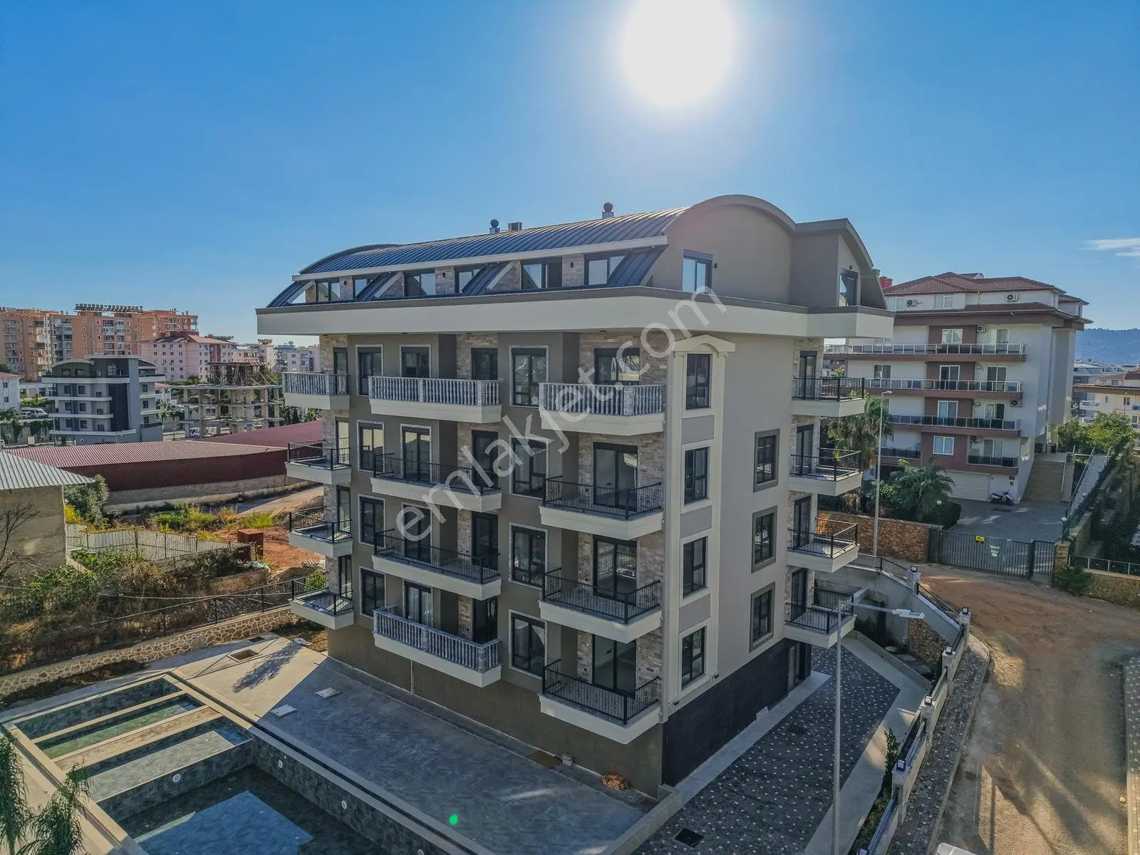 Alanya Oba'da Site İçerisinde Satılık 1+1 Daire