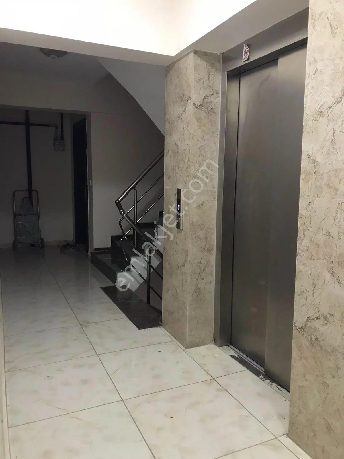Öz Elit Emlak'tan Muradiye Mahallesinde Kiralık 1+1 Ara Kat Daire 15.000 Tl. - Görsel 5