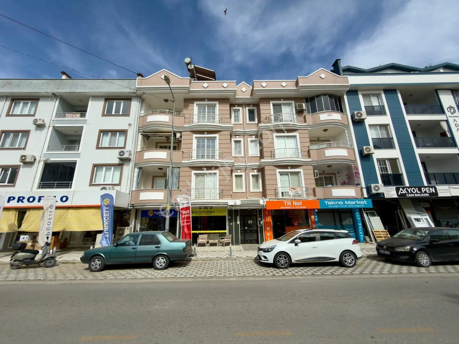 Merkezi Konumda | 2+1 Ferah | Kapalı Mutfak | 2 Balkon