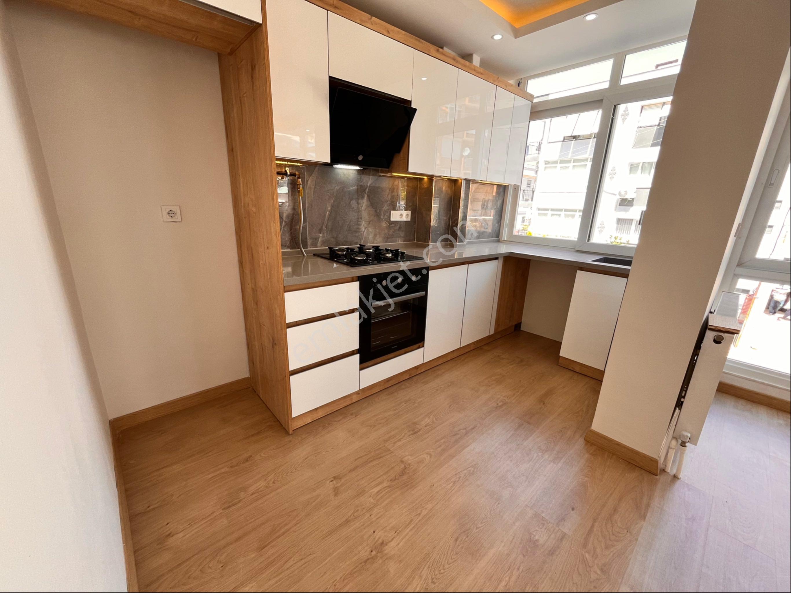 Basın Sitesinde 3+1 120m2 Arakat Lüks Dekorlu Arakat Konunda Köş Daire - Görsel 11