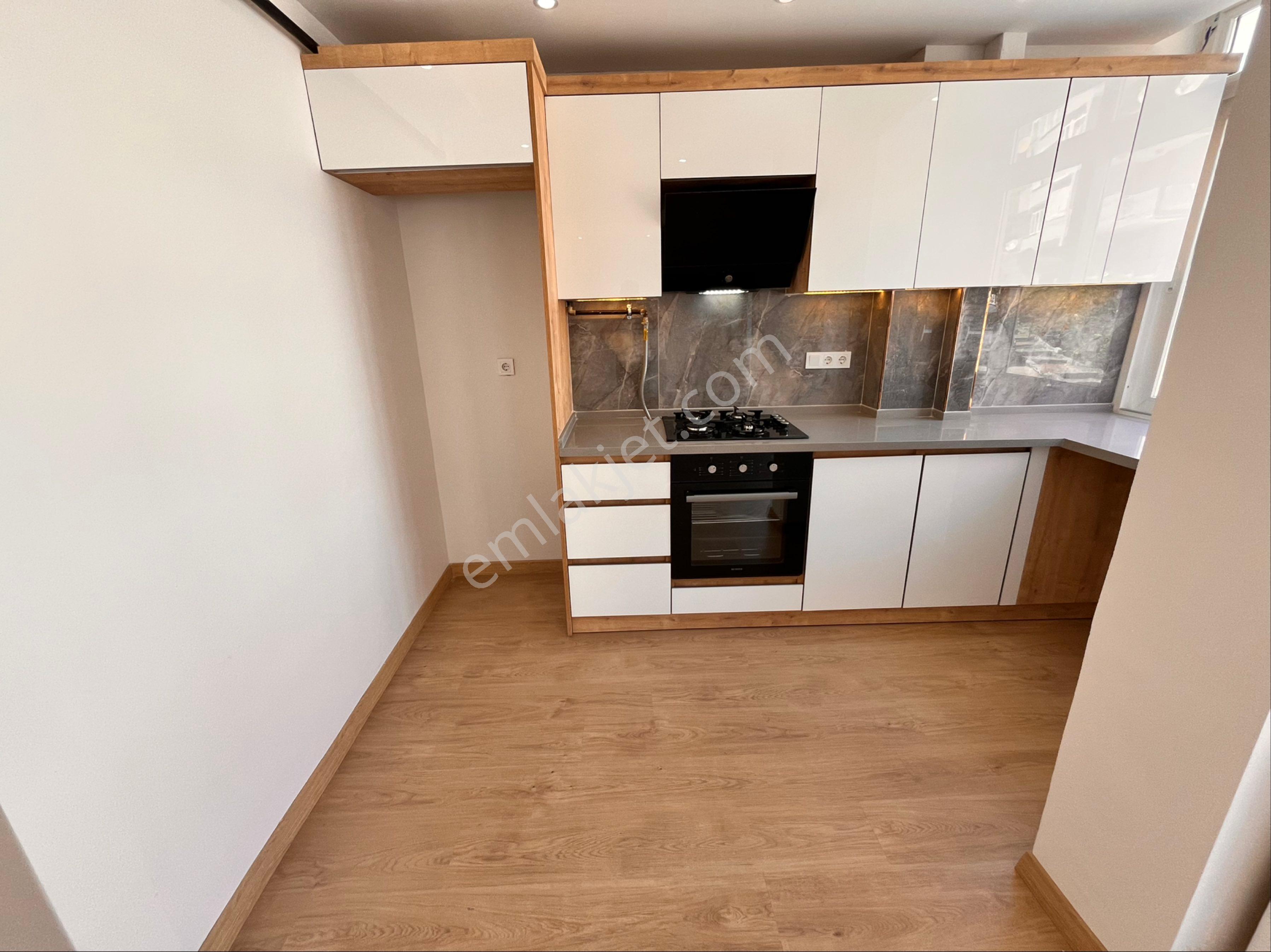 Basın Sitesinde 3+1 120m2 Arakat Lüks Dekorlu Arakat Konunda Köş Daire - Görsel 12