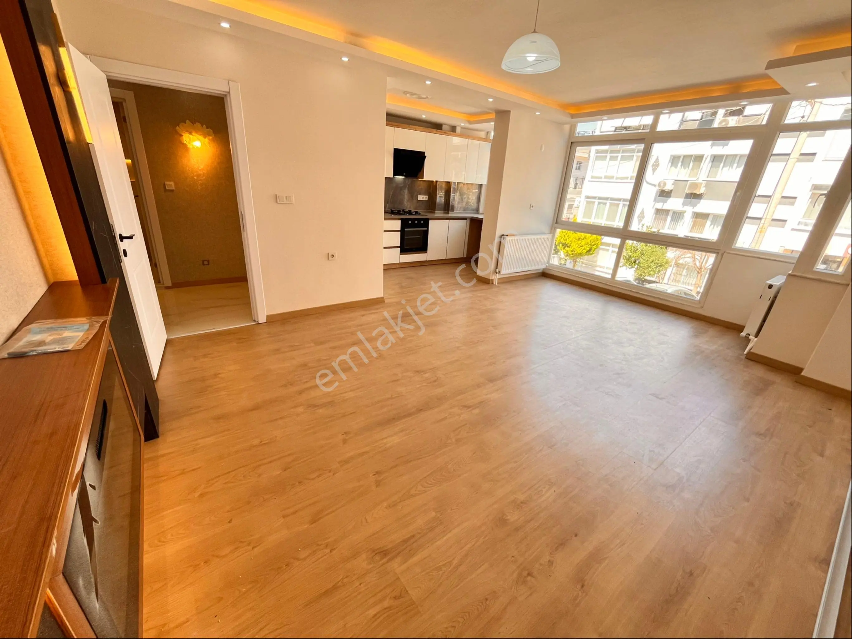 Basın Sitesinde 3+1 120m2 Arakat Lüks Dekorlu Arakat Konunda Köş Daire - Görsel 5