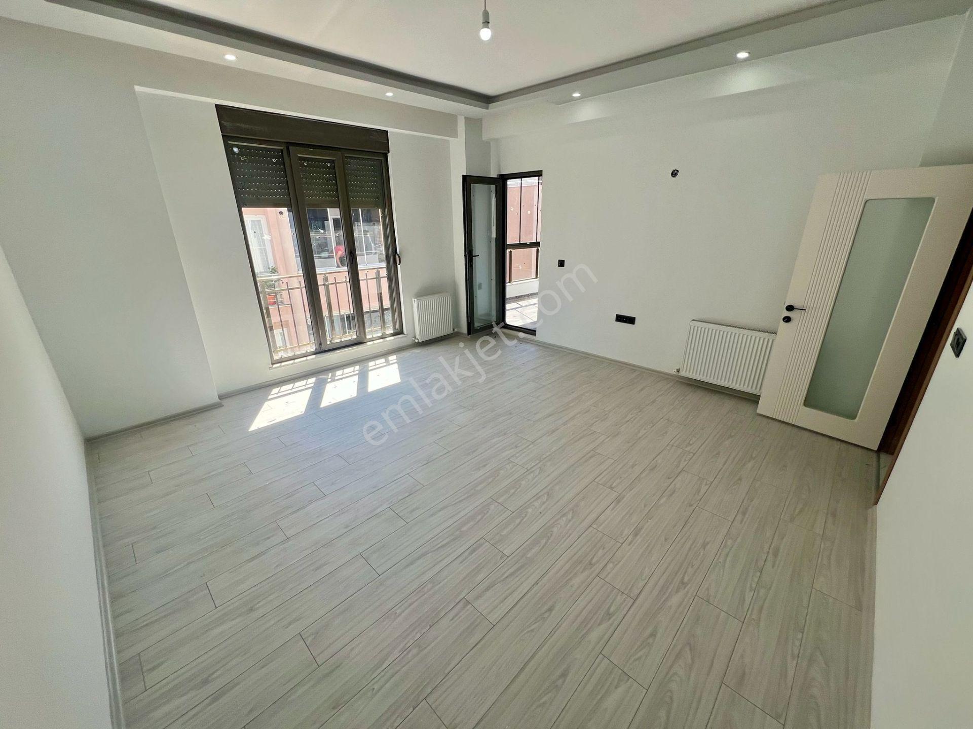 Akçay Aras Emlaktan Altınkumda Doğalgazlı Denize 300 Metre 3+1 Dubleks Daire